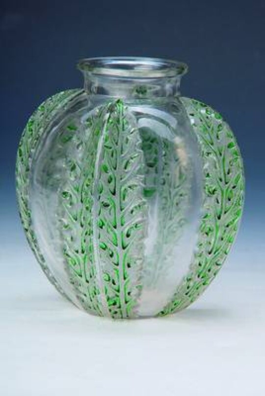 Vase Chardons, Lalique (Henrys CC BY-NC-SA)