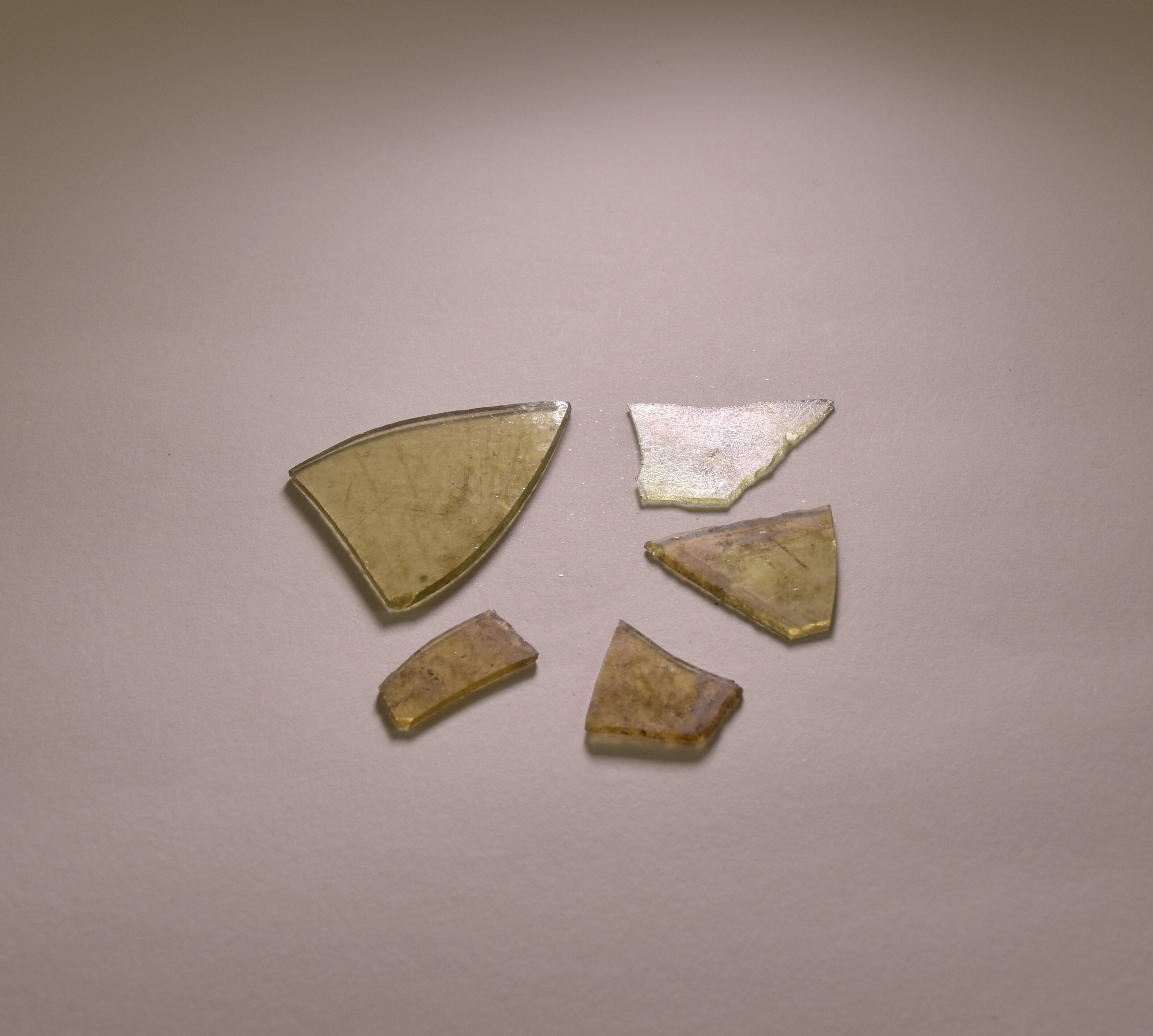 Fünf Fragmente von Fensterglas (Museum Angermünde CC BY-NC-SA)