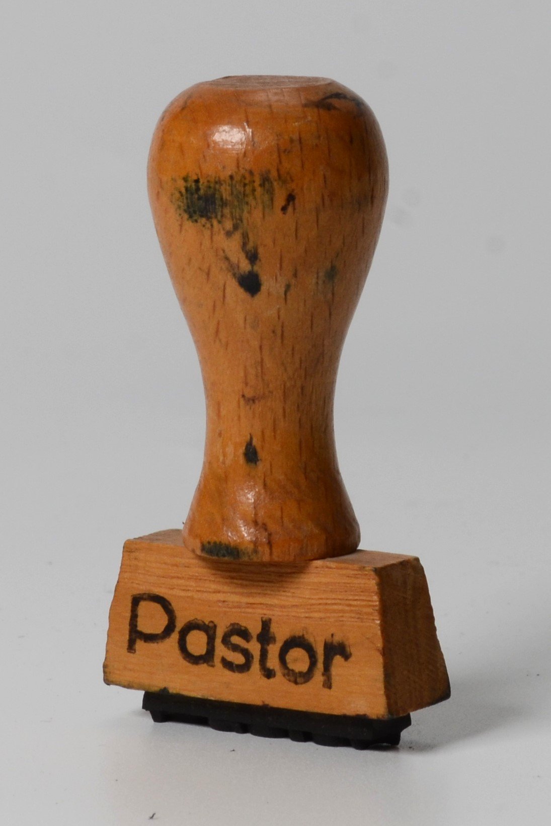 Stempel: Pastor (DDR Geschichtsmuseum im Dokumentationszentrum Perleberg CC BY-SA)