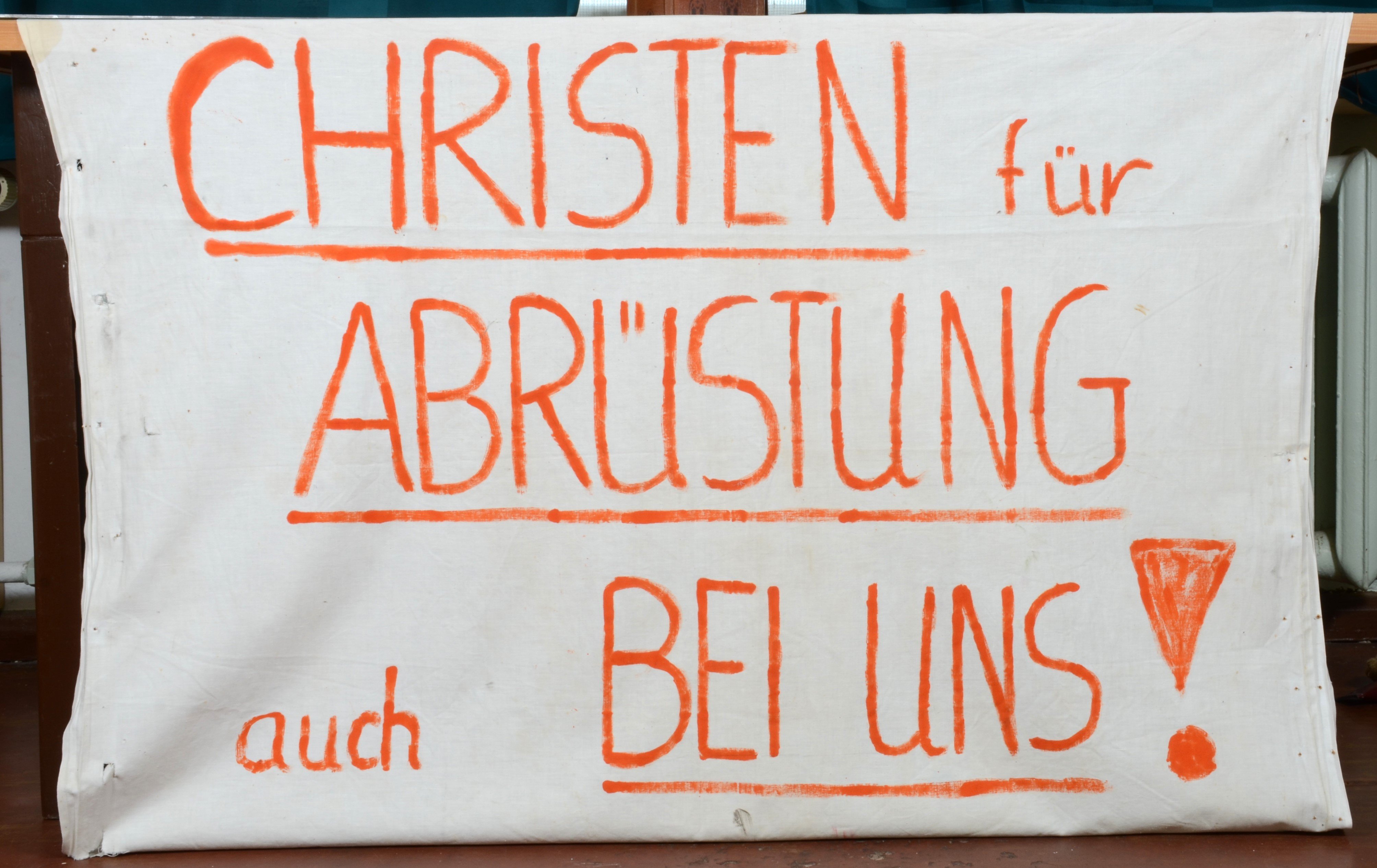 Transparent: Christen für Abrüstung (DDR Geschichtsmuseum im Dokumentationszentrum Perleberg CC BY-SA)