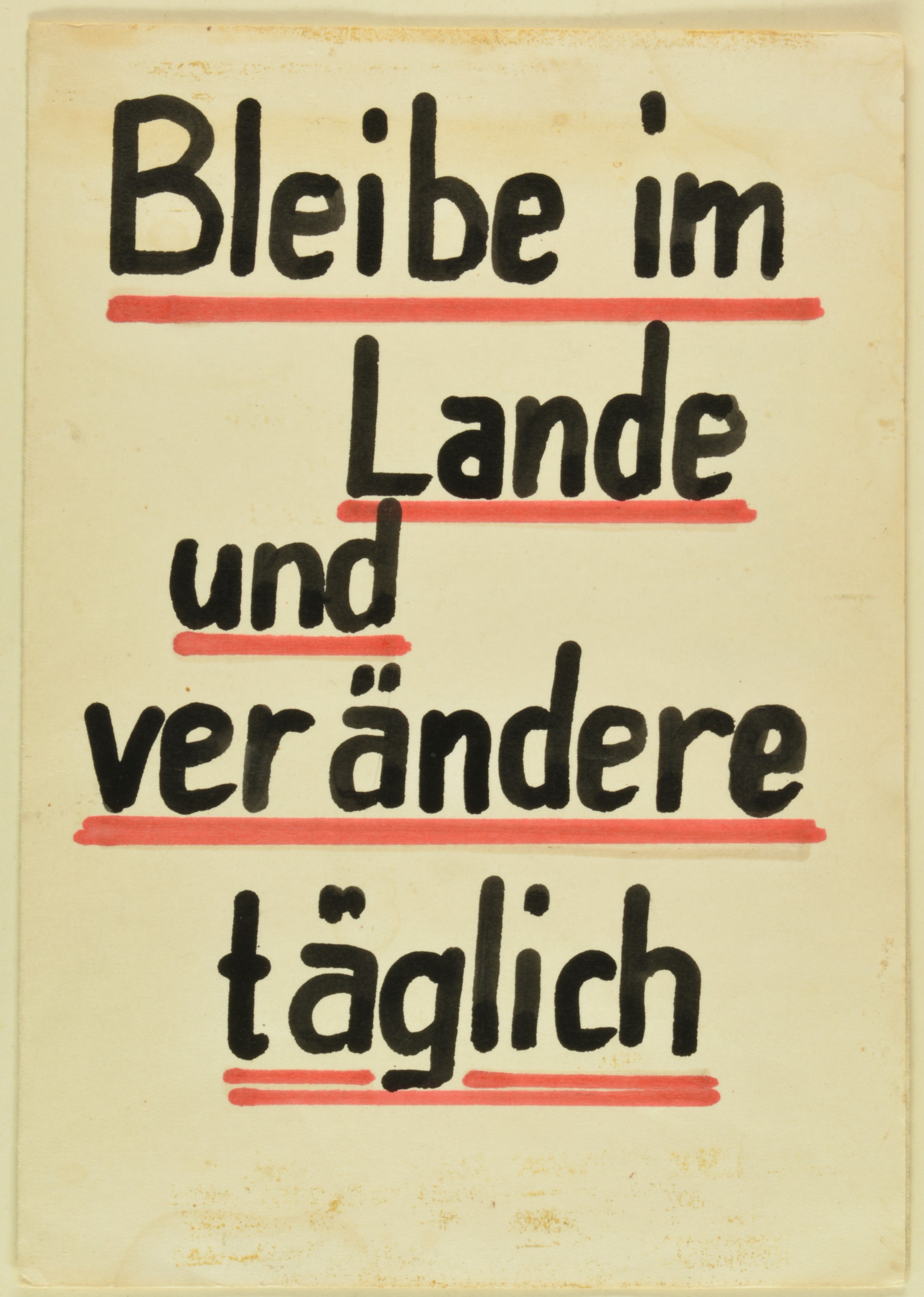 Zettel mit Losung: "Bleibe im Lande und verändere täglich" (DDR Geschichtsmuseum im Dokumentationszentrum Perleberg CC BY-SA)