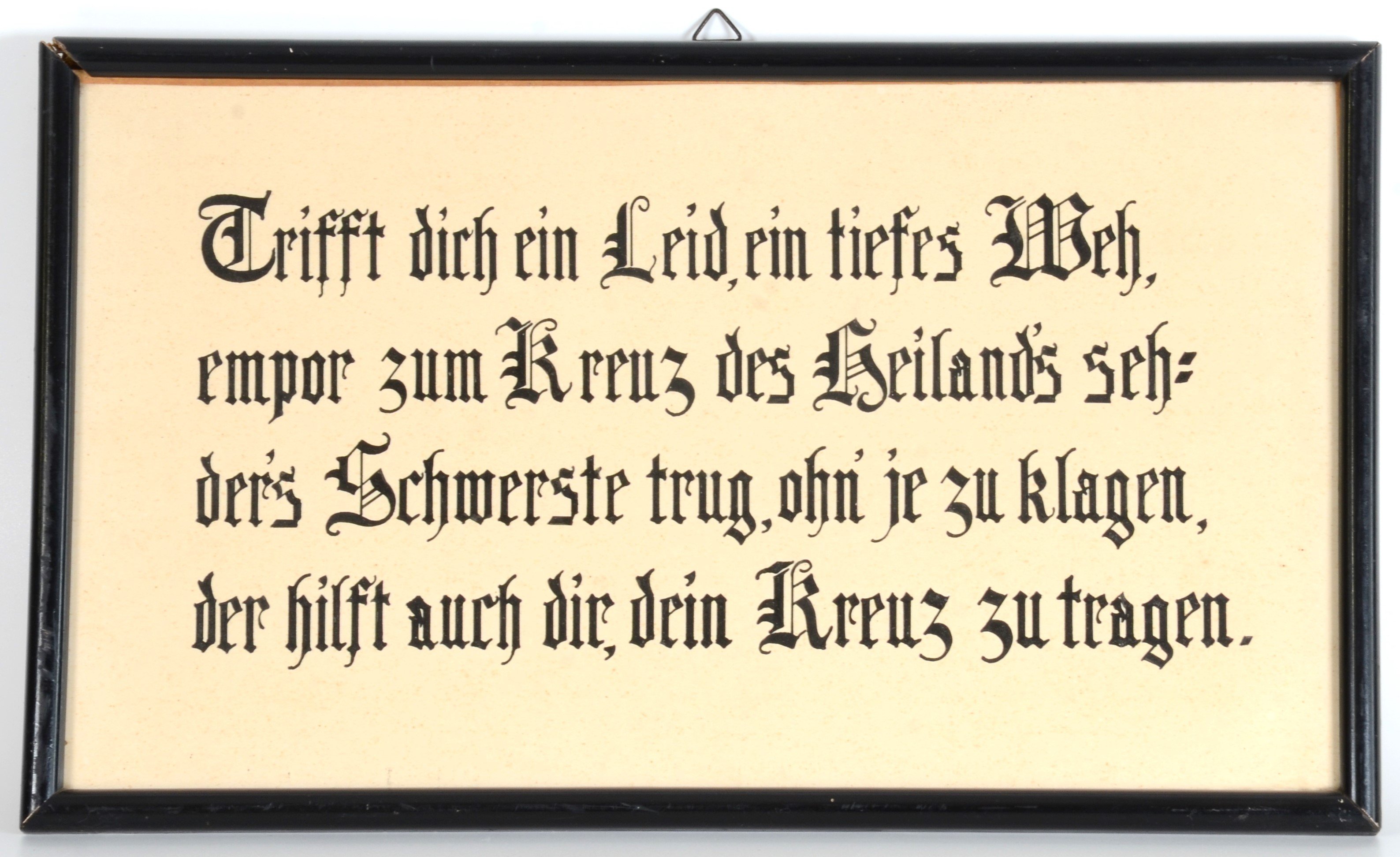 Bild mit Sinnspruch (DDR Geschichtsmuseum im Dokumentationszentrum Perleberg CC BY-SA)