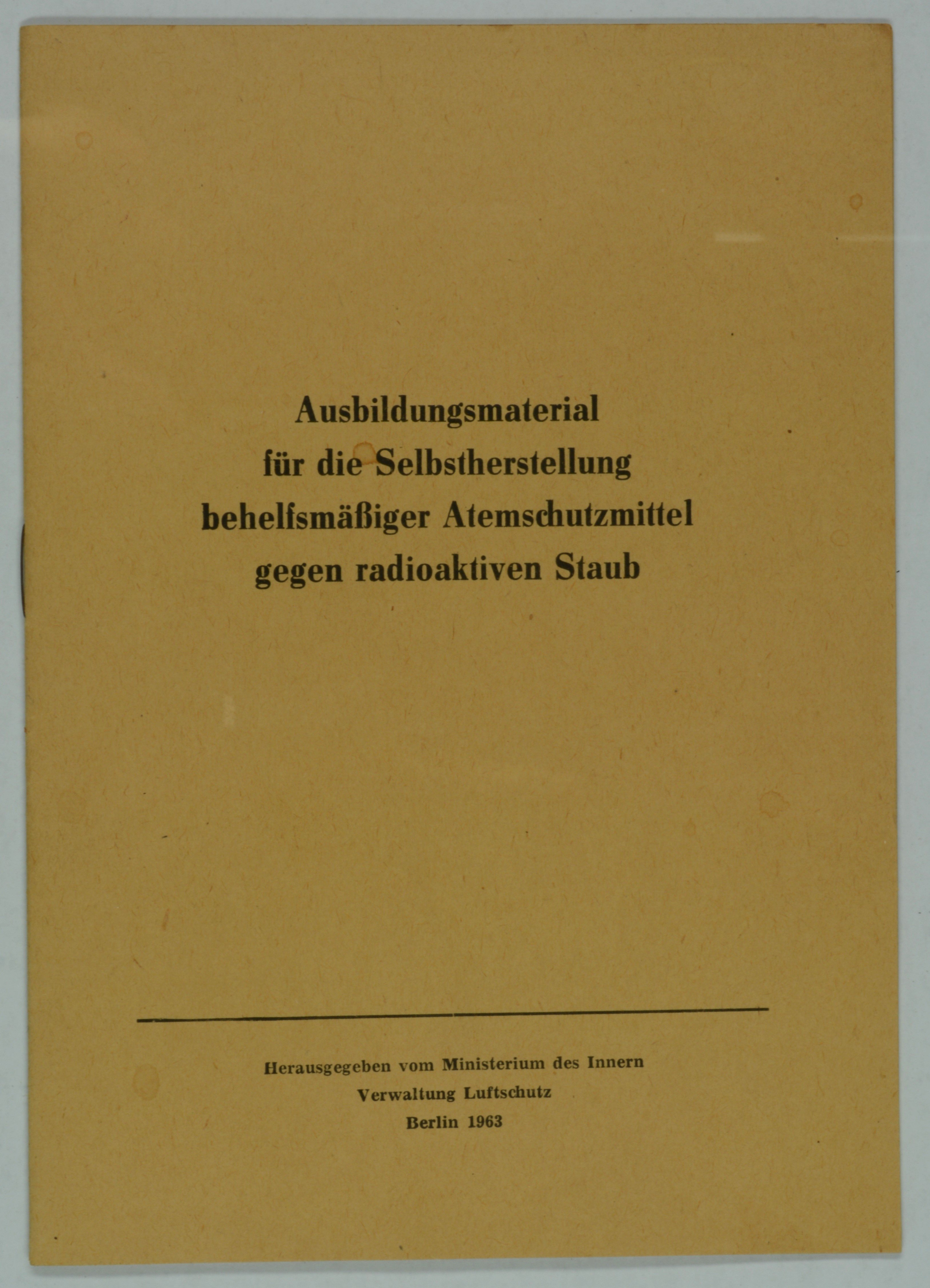 Broschüre "Ausbildungsmaterial für die Selbstherstellung" (DDR Geschichtsmuseum im Dokumentationszentrum Perleberg CC BY-SA)