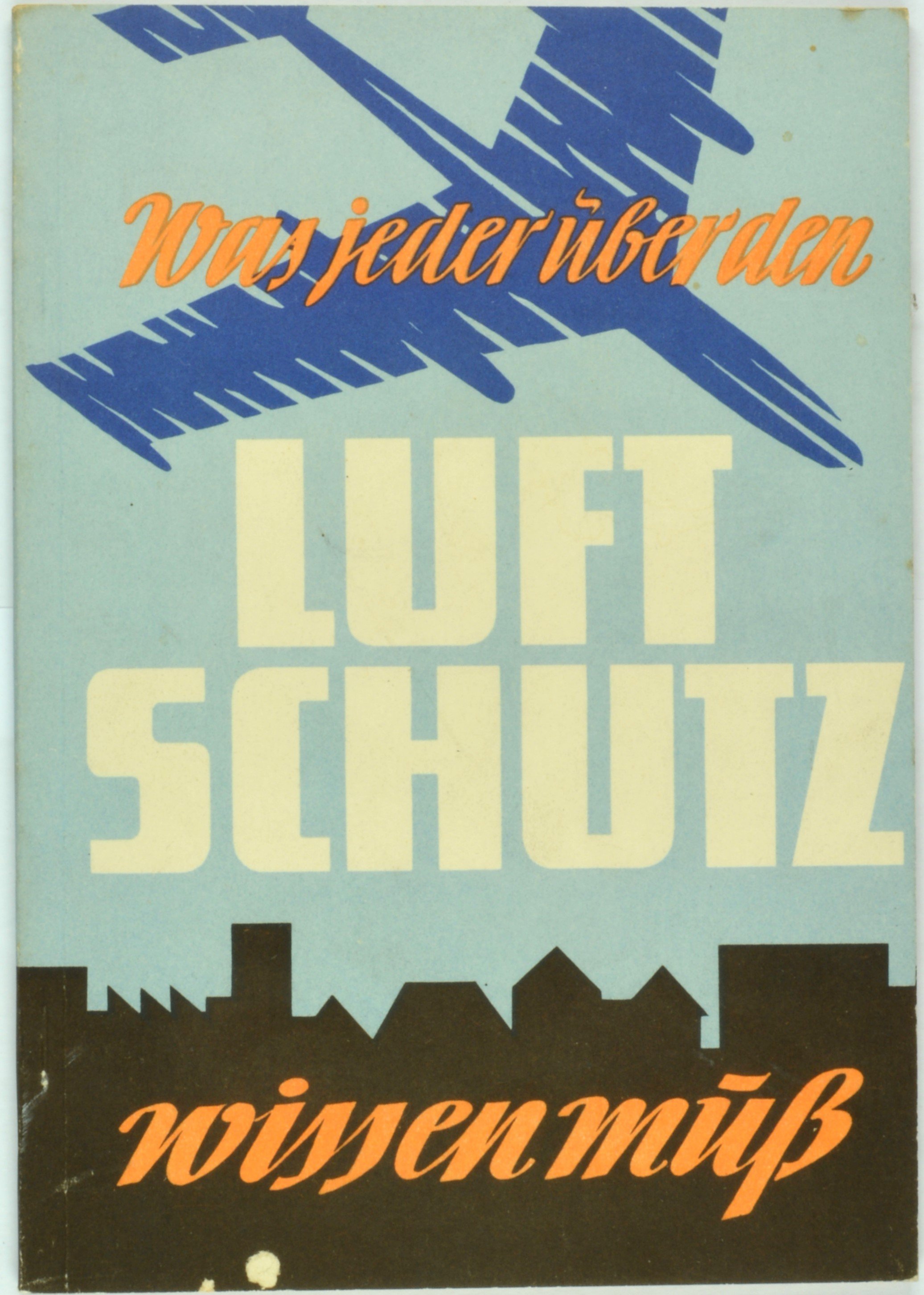 Broschüre "Was jeder über den Luftschutz wissen muß" (DDR Geschichtsmuseum im Dokumentationszentrum Perleberg CC BY-SA)