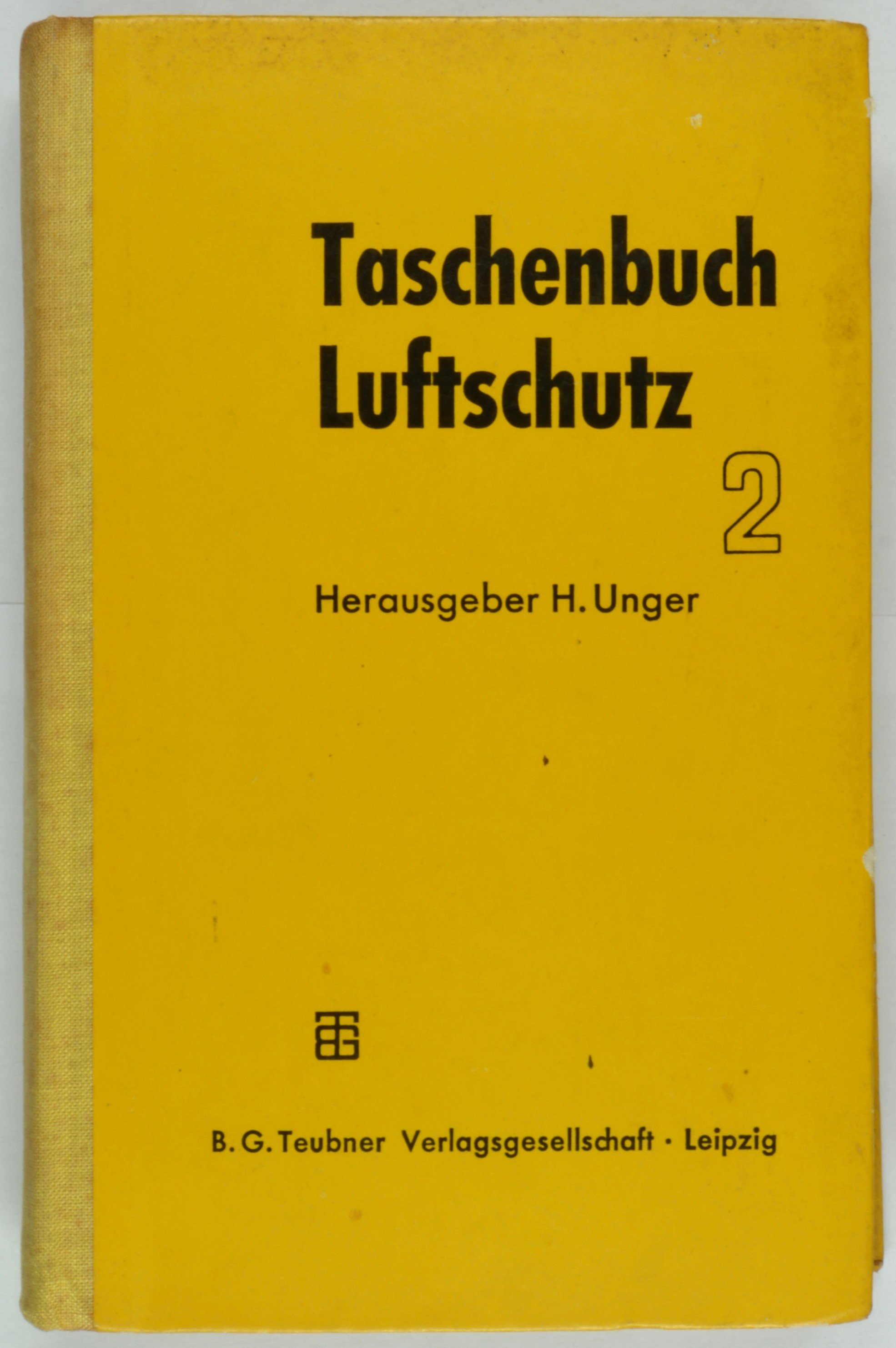 Buch "Taschenbuch Luftschutz" 2 (DDR Geschichtsmuseum im Dokumentationszentrum Perleberg CC BY-SA)