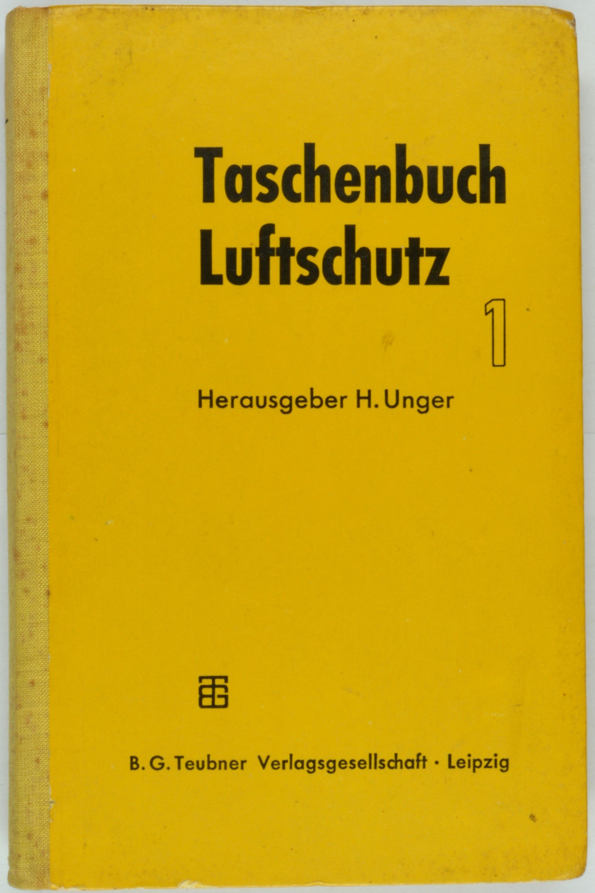 Buch "Taschenbuch Luftschutz" 1 (DDR Geschichtsmuseum im Dokumentationszentrum Perleberg CC BY-SA)