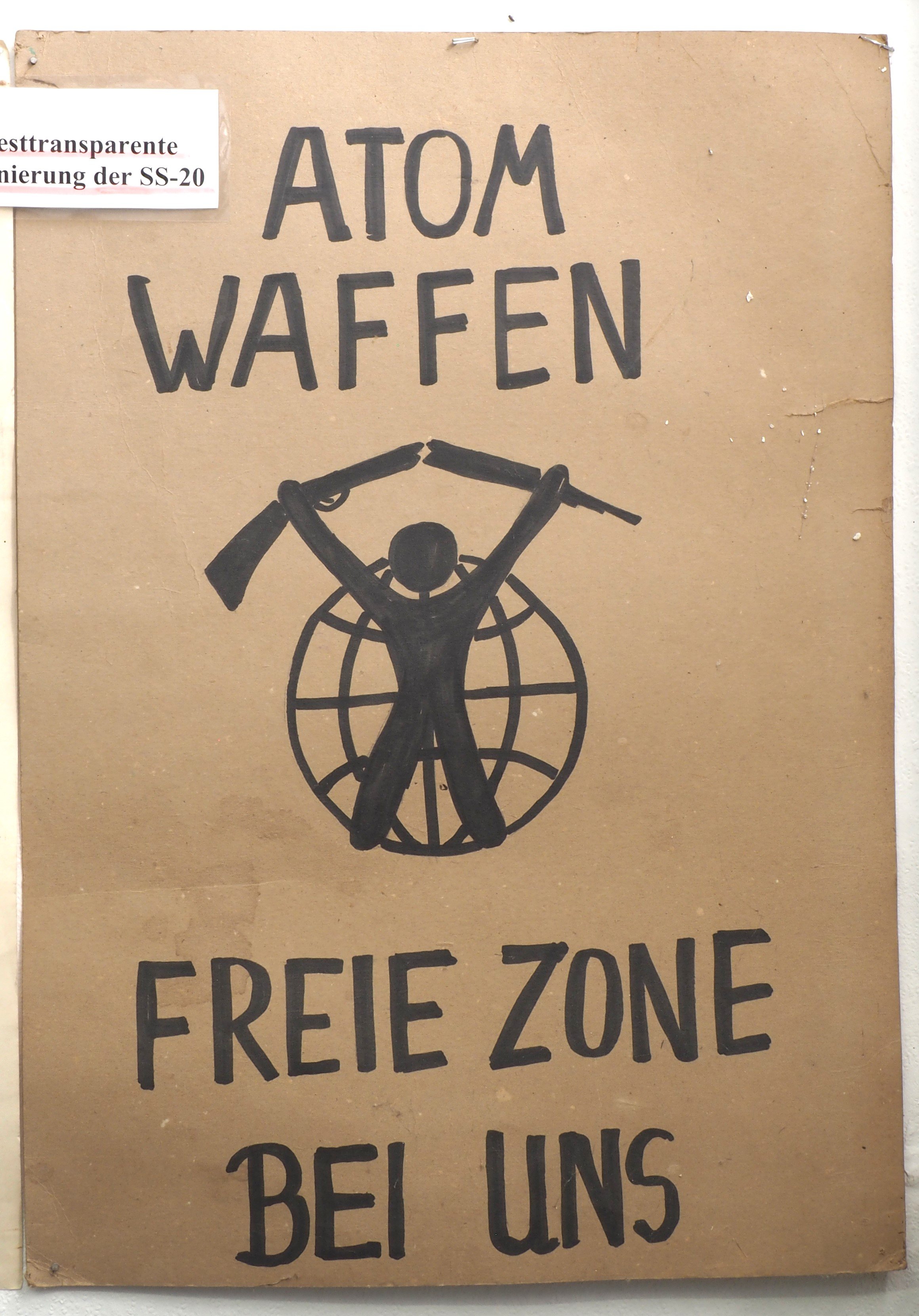 Plakat: "Atomwaffenfreie Zone bei uns" (DDR Geschichtsmuseum im Dokumentationszentrum Perleberg CC BY-SA)