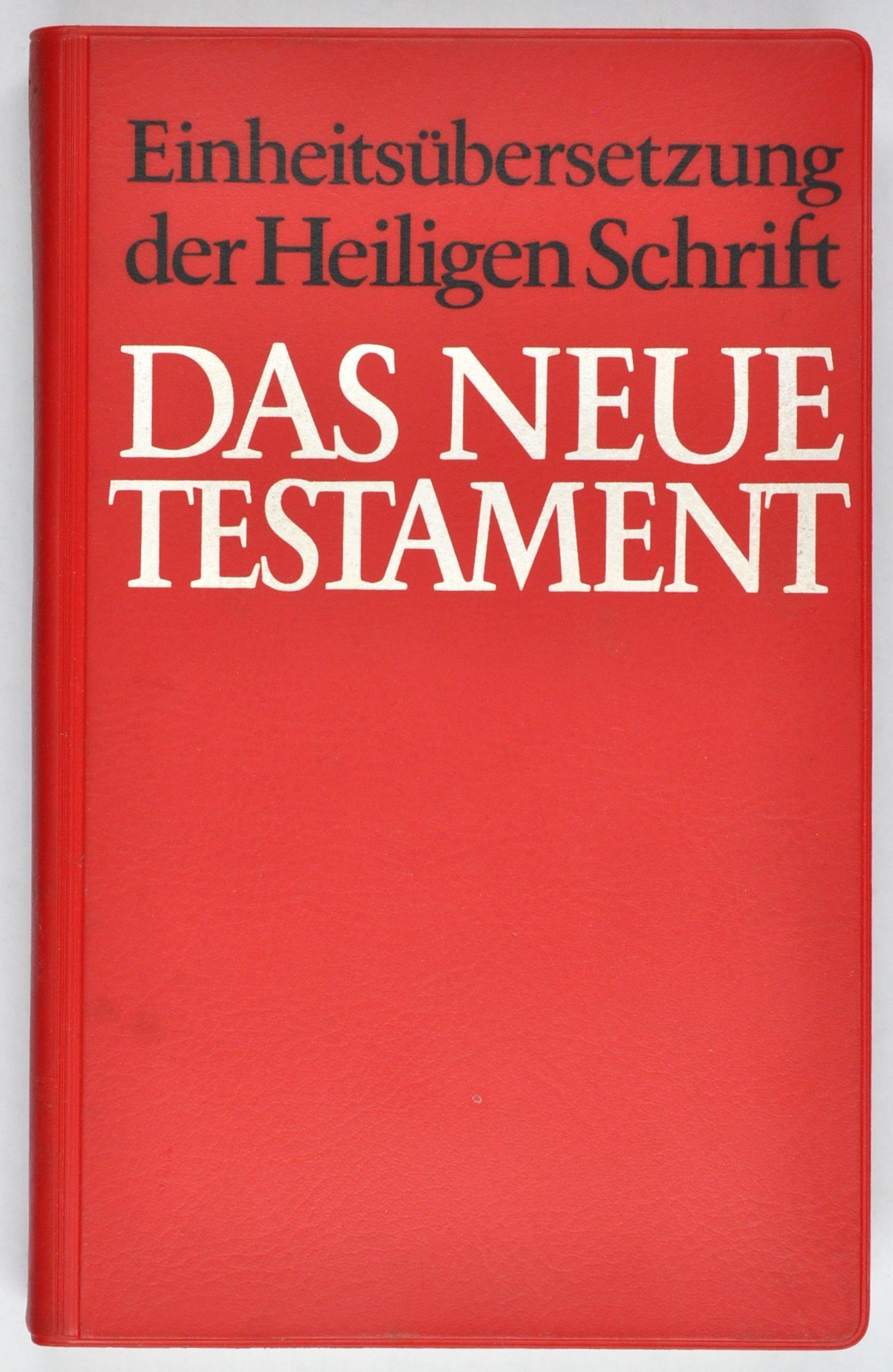 Buch: Einheitsübersetzung der Heiligen Schrift: Das Neue Testament, Stuttgart 1979 (DDR Geschichtsmuseum im Dokumentationszentrum Perleberg CC BY-SA)