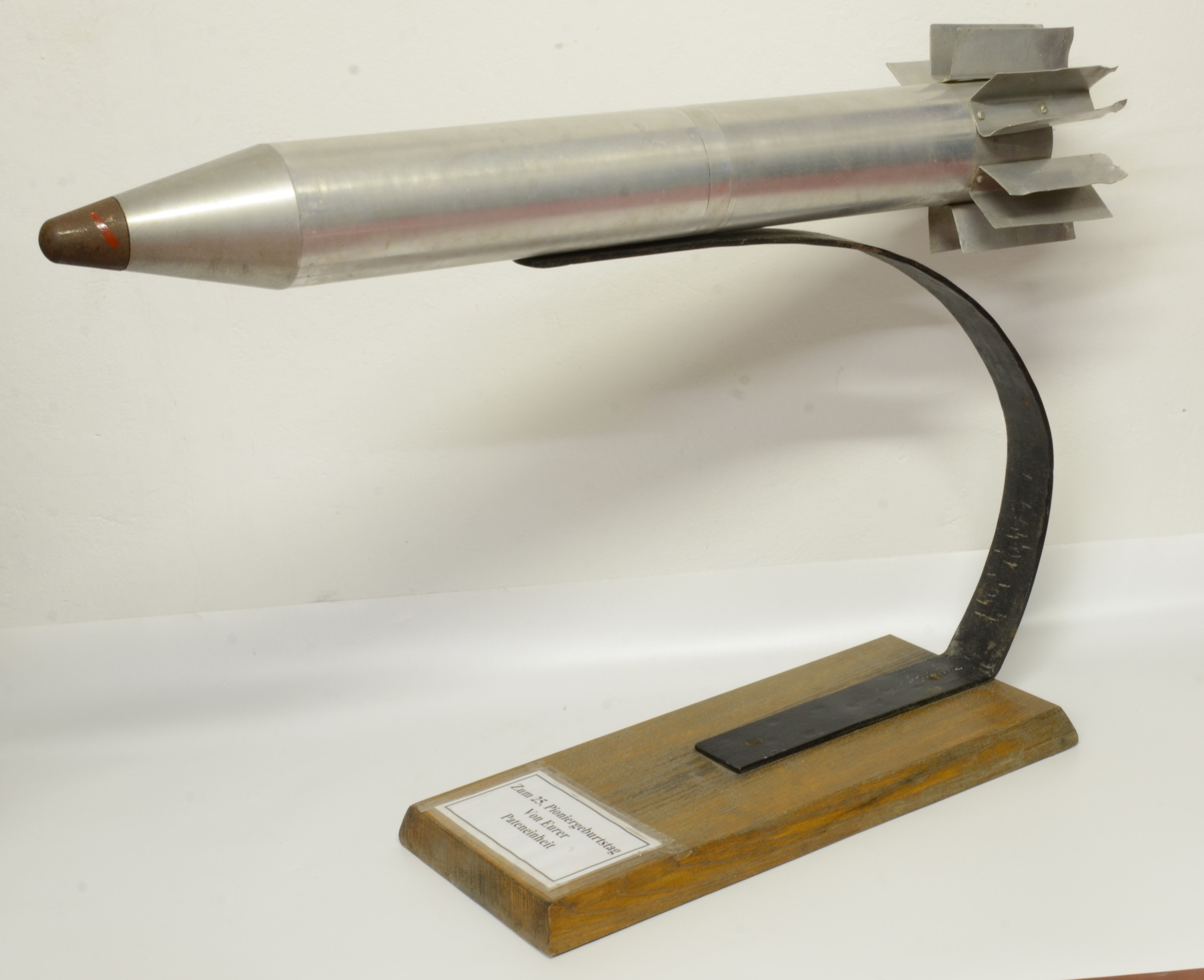 Modell einer Rakete (DDR Geschichtsmuseum im Dokumentationszentrum Perleberg CC BY-SA)
