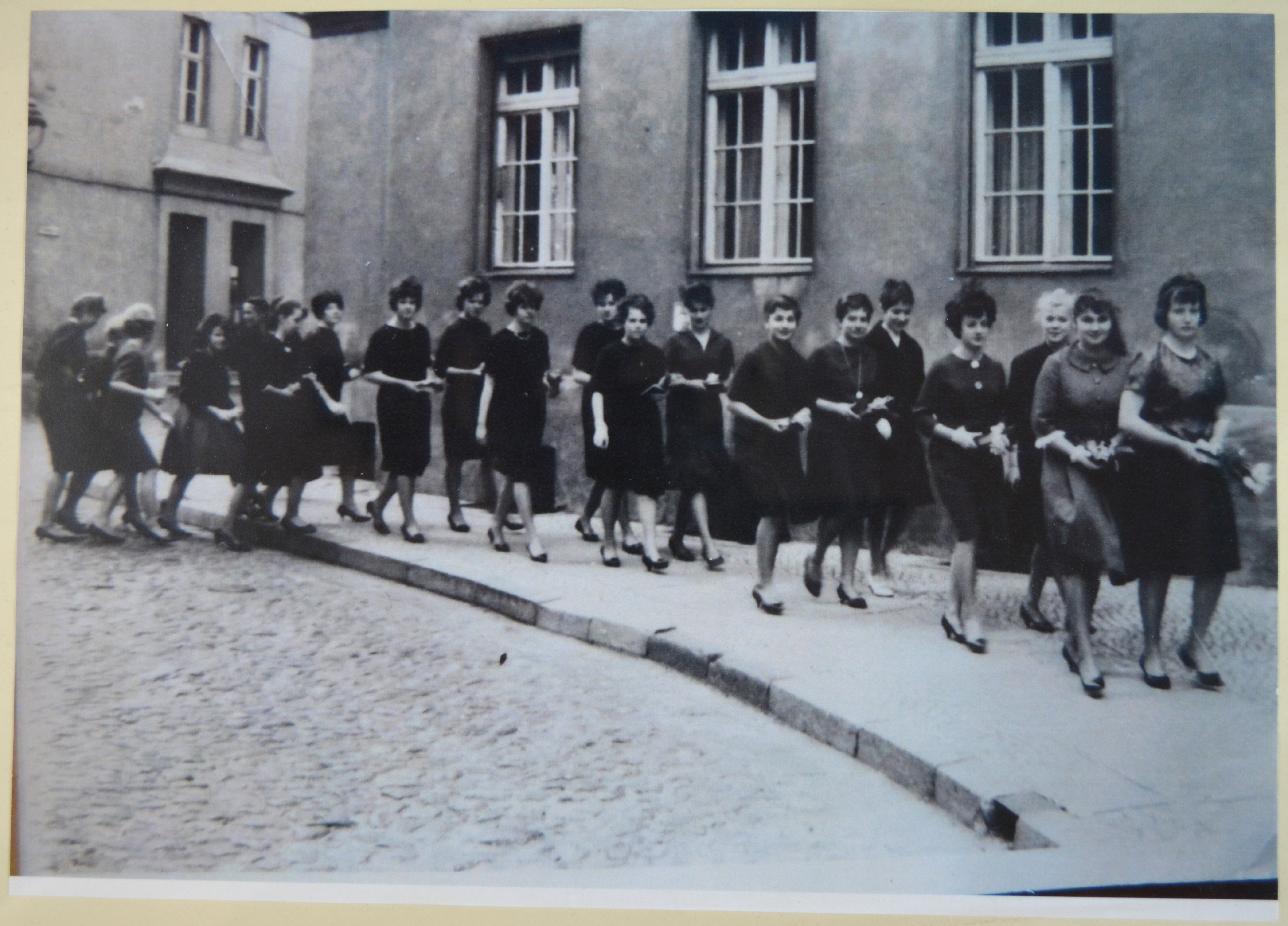 Konfirmandinnen in Perleberg (DDR Geschichtsmuseum im Dokumentationszentrum Perleberg CC BY-SA)