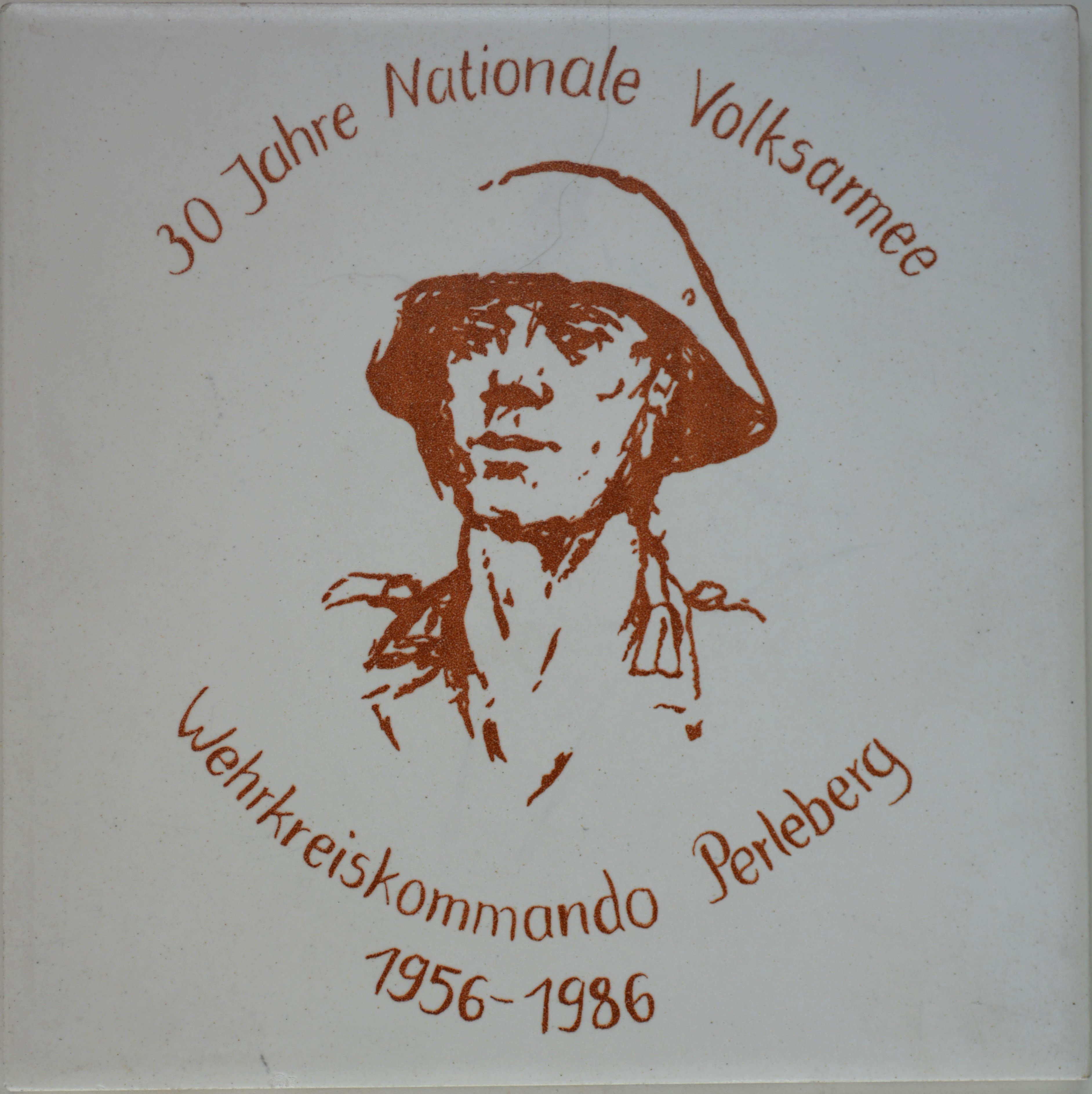 30 Jahre Nationale Volksarmee, Wehrkreiskommando Perleberg (DDR Geschichtsmuseum im Dokumentationszentrum Perleberg CC BY-SA)