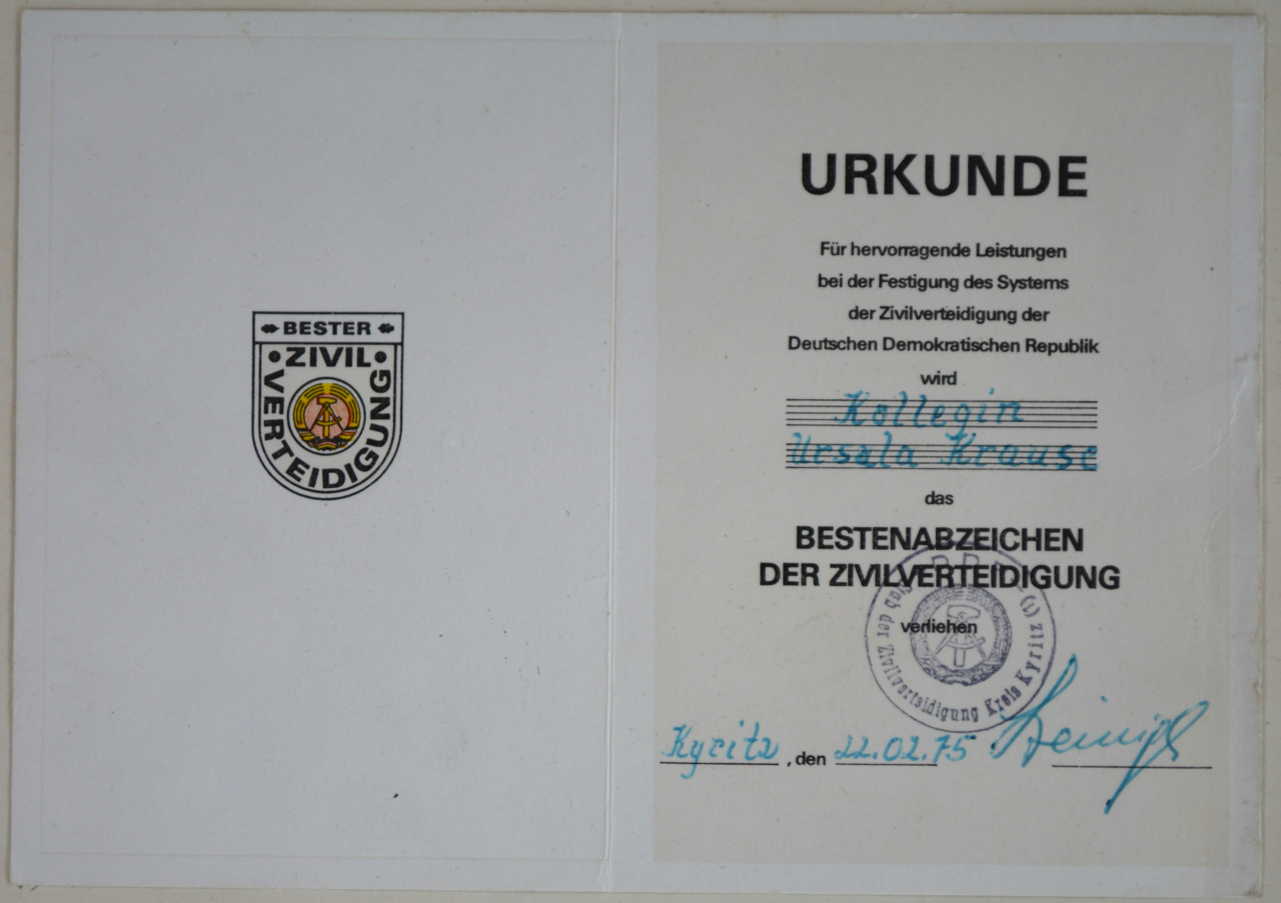 Urkunde: Bestenabzeichen der Zivilverteidigung 1975 (DDR Geschichtsmuseum im Dokumentationszentrum Perleberg CC BY-SA)