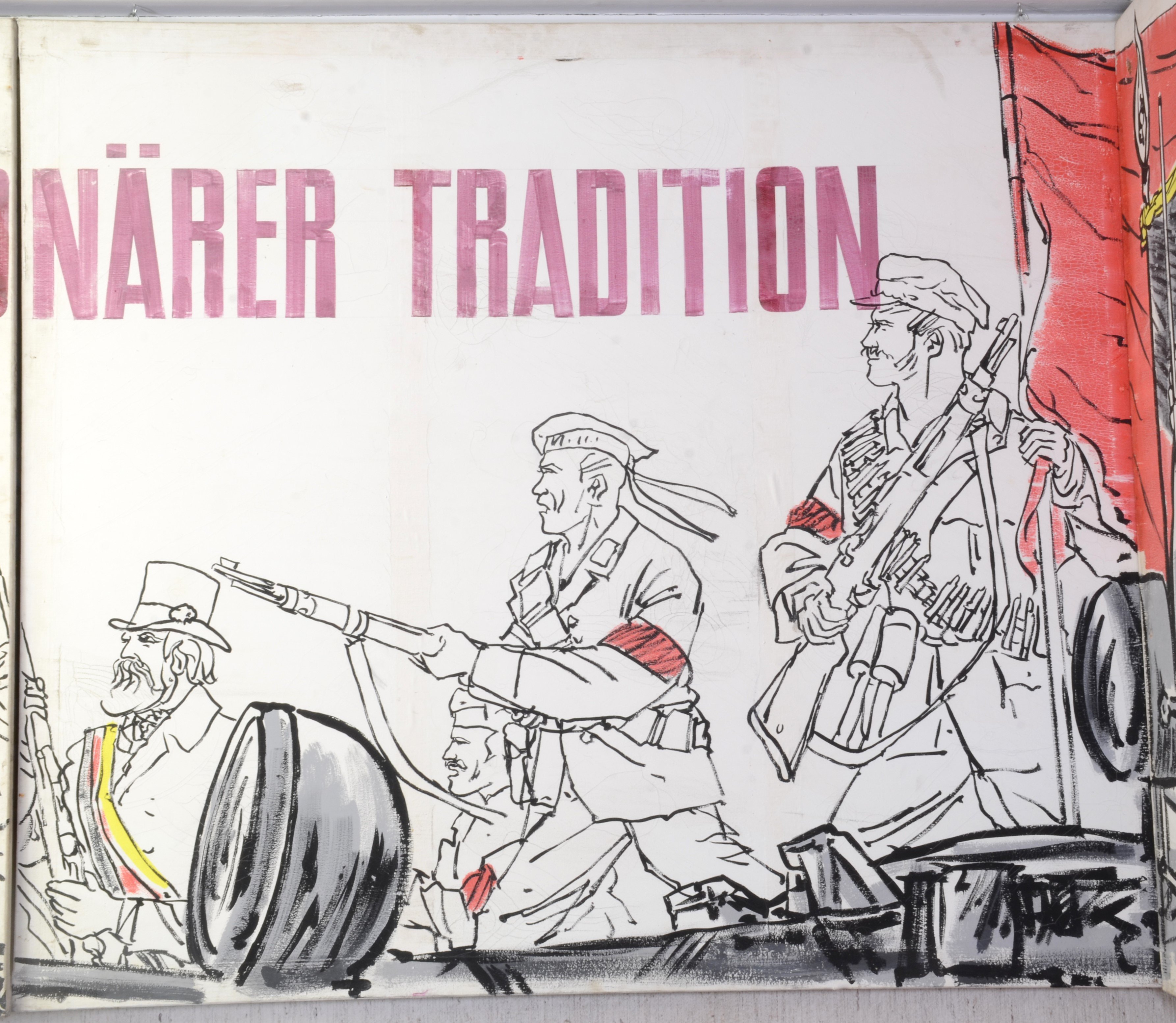 Zweite Tafel der dreiteiligen Serie "Ergebnis Revolutionärer Tradition" (DDR Geschichtsmuseum im Dokumentationszentrum Perleberg CC BY-SA)