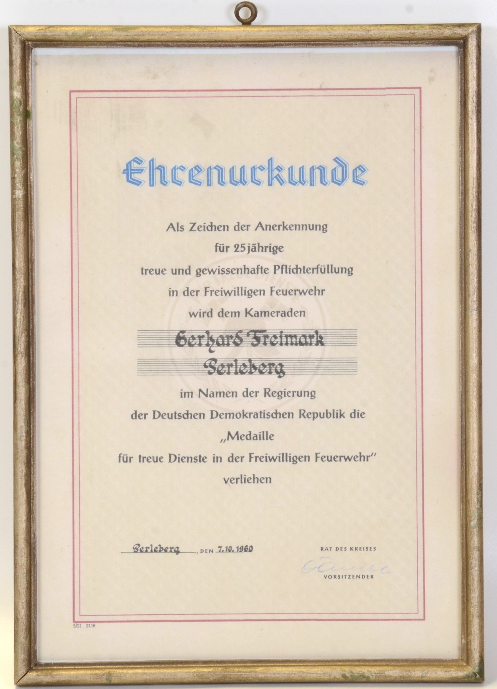 Ehrenurkunde der Freiwilligen Feuerwehr Perleberg für Gerhard Freimark (DDR Geschichtsmuseum im Dokumentationszentrum Perleberg CC BY-SA)