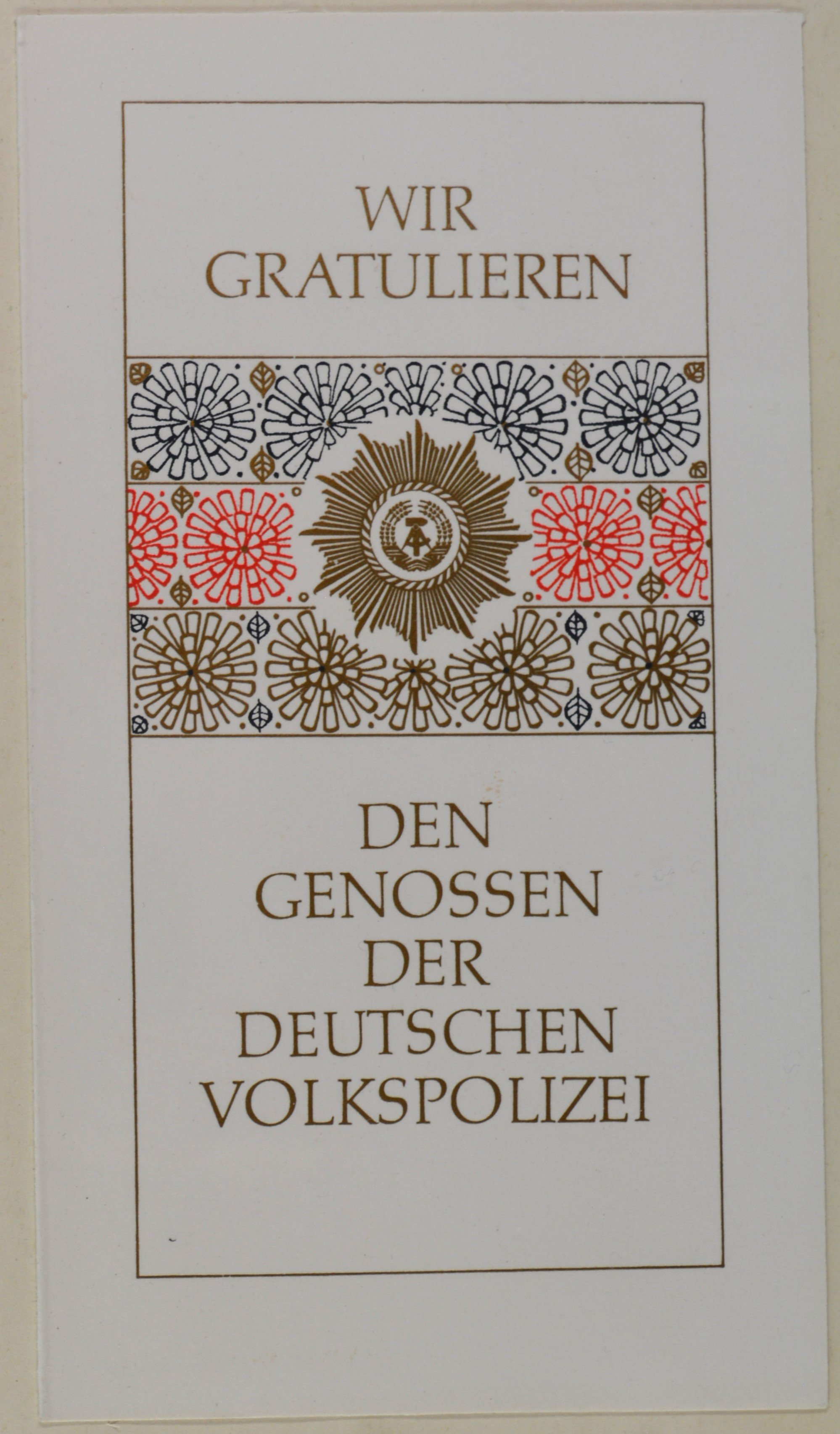 Glückwunschkarte für die Deutsche Volkspolizei (DDR Geschichtsmuseum im Dokumentationszentrum Perleberg CC BY-SA)