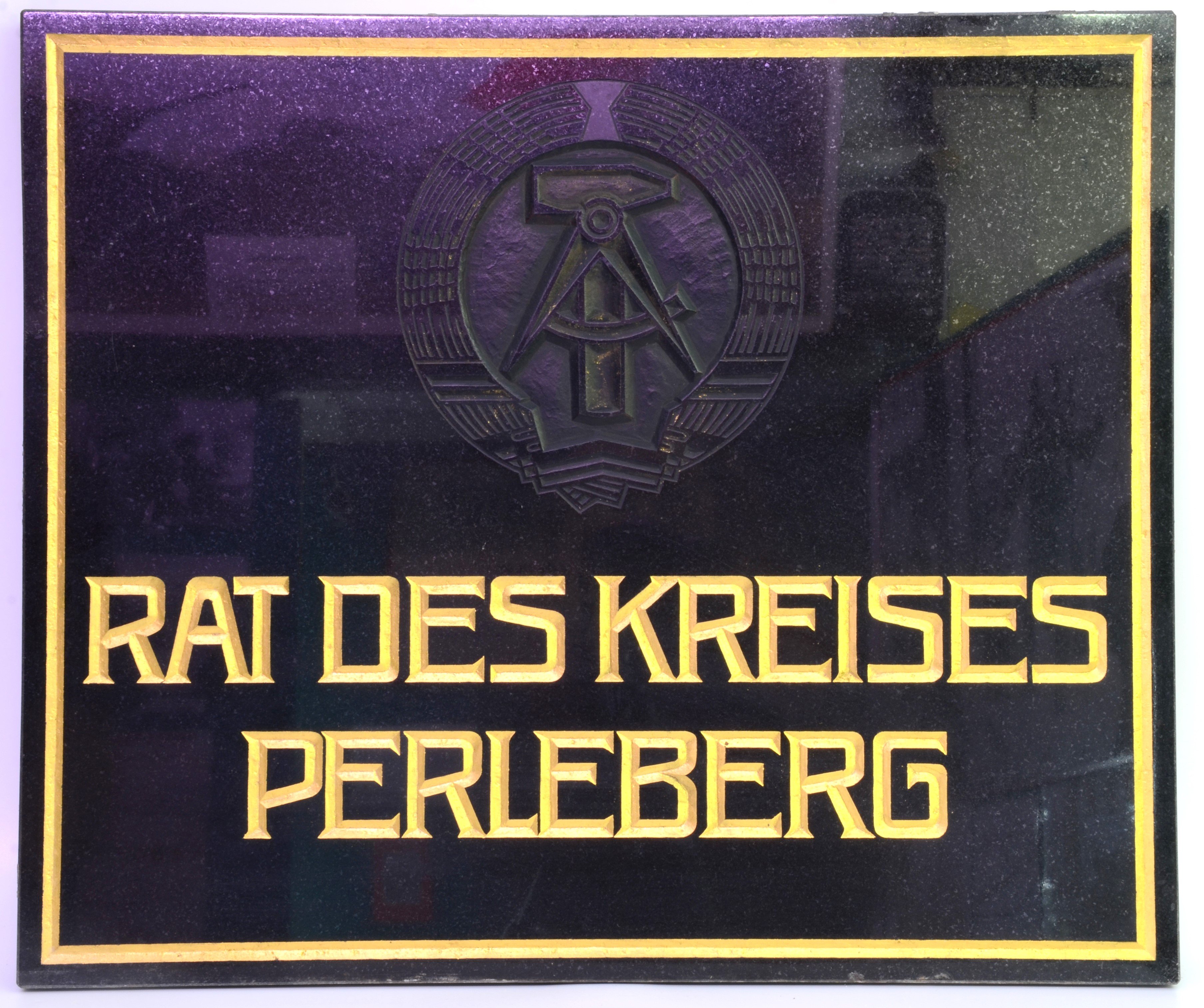 Tafel: Rat des Kreises Perleberg (DDR Geschichtsmuseum im Dokumentationszentrum Perleberg CC BY-SA)
