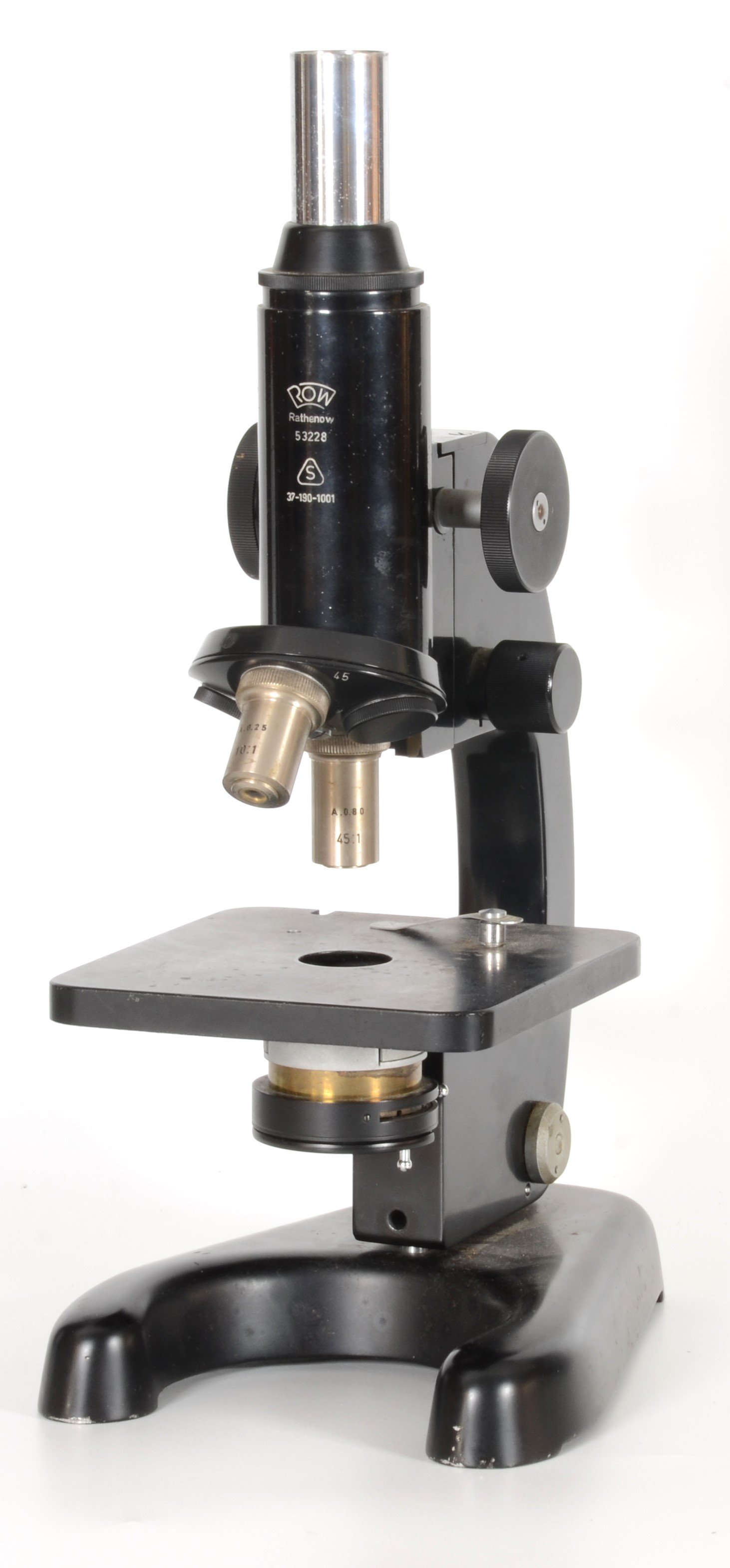 Mikroskop des VEB Rathenower Optische Werke (DDR Geschichtsmuseum im Dokumentationszentrum Perleberg CC BY-SA)