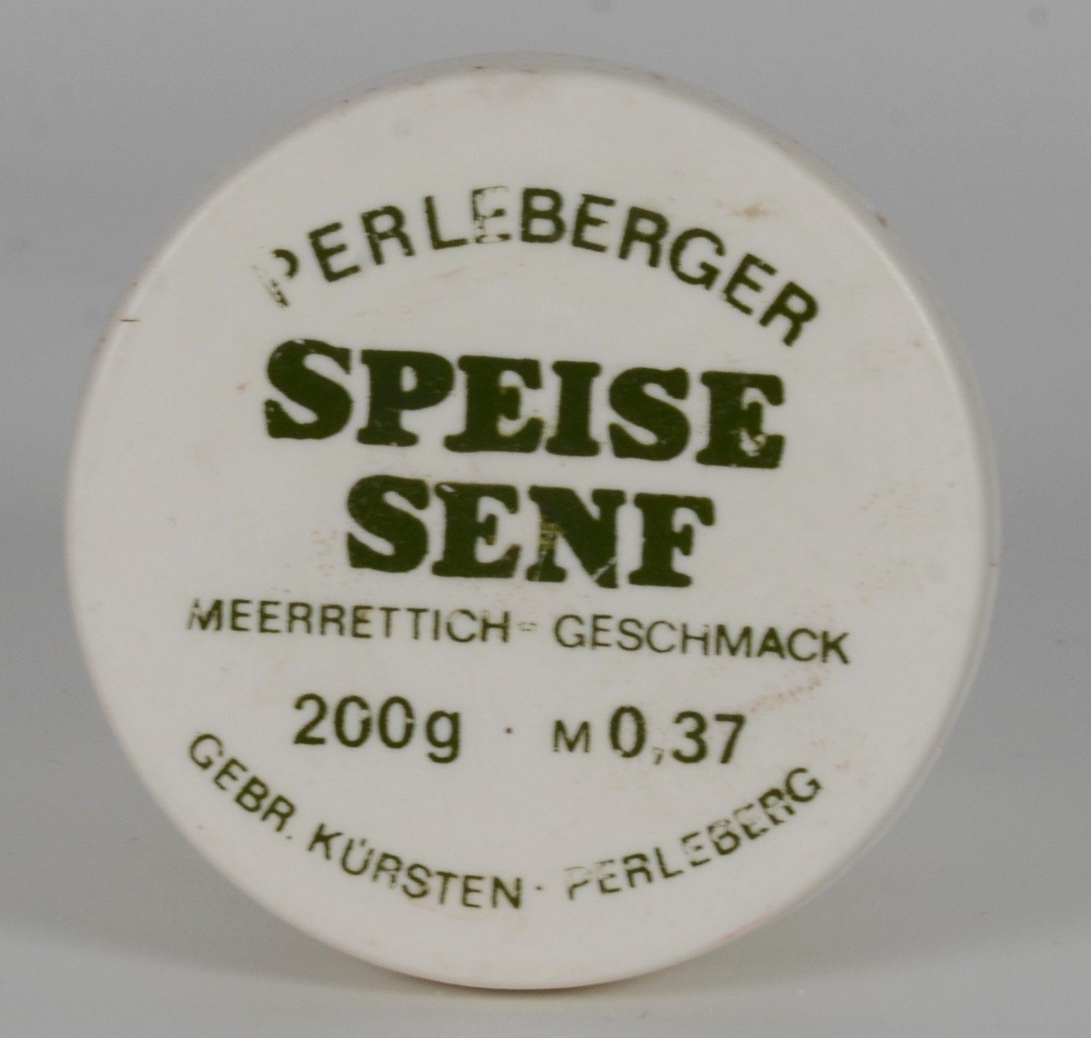 Becher "Perleberger Speisesenf" (DDR Geschichtsmuseum im Dokumentationszentrum Perleberg CC BY-SA)