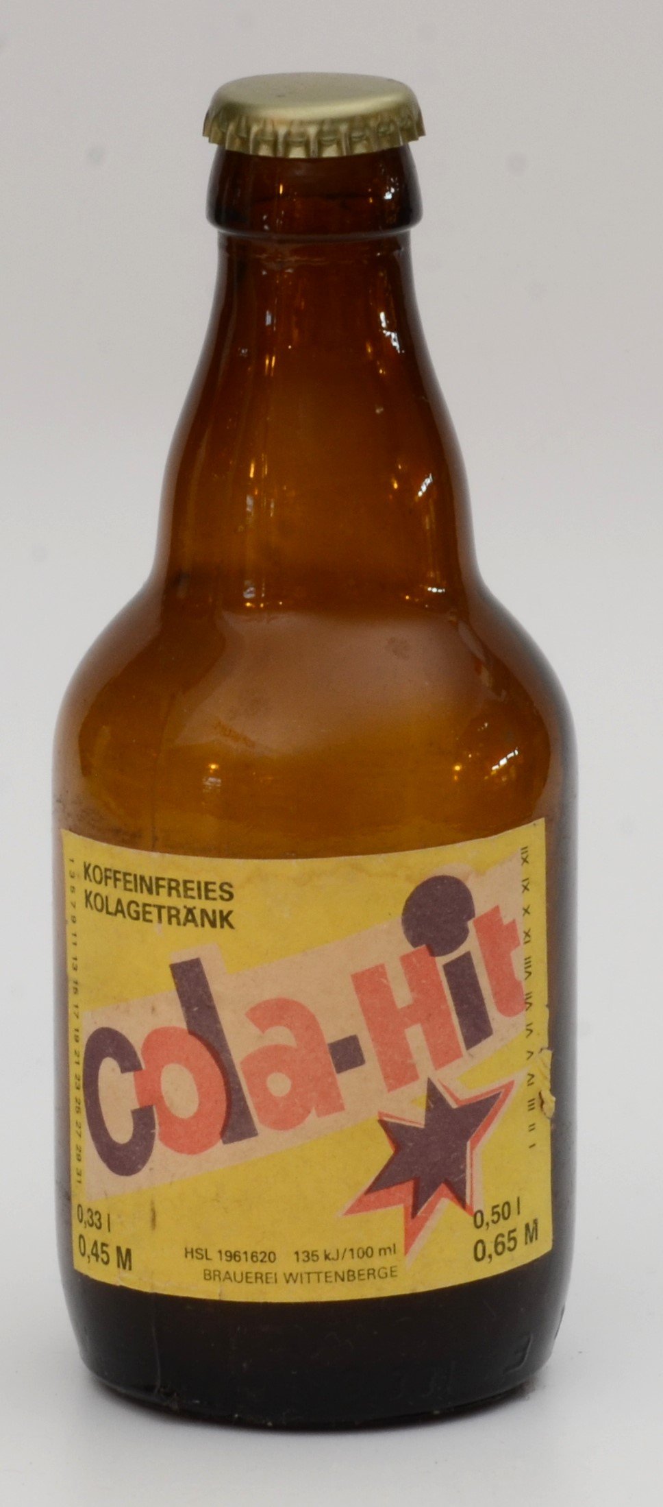 Flasche "Cola-Hit" aus der Brauerei Wittenberge (DDR Geschichtsmuseum im Dokumentationszentrum Perleberg CC BY-SA)