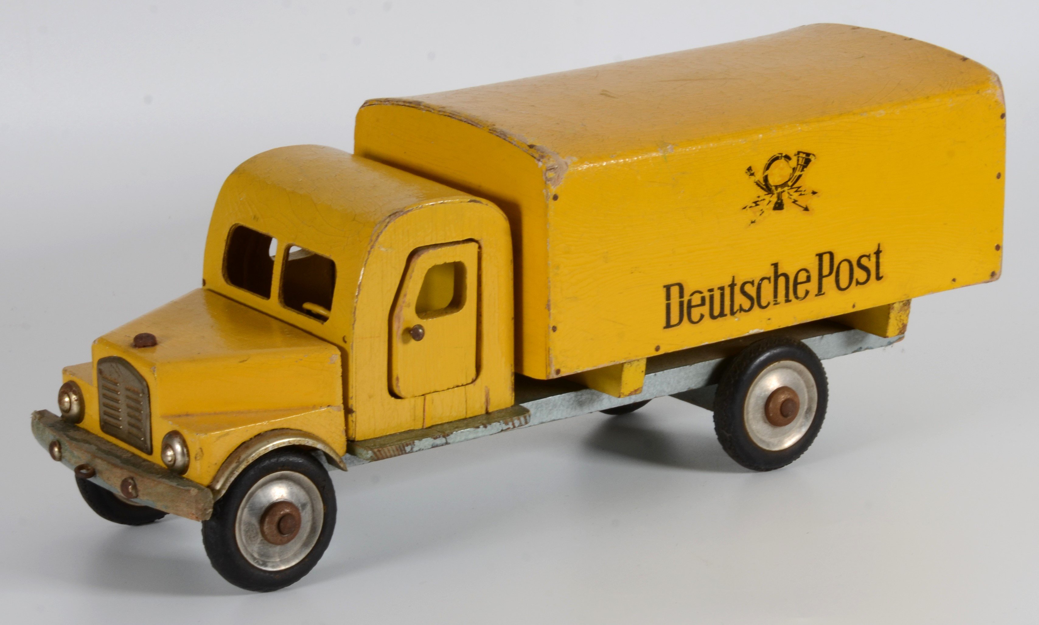 Modell eines Lastwagens der Deutschen Post (DDR Geschichtsmuseum im Dokumentationszentrum Perleberg CC BY-SA)