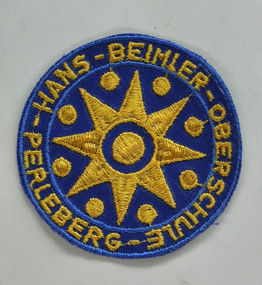Aufnäher: Hans-Beimler-Oberschule Perleberg (DDR Geschichtsmuseum im Dokumentationszentrum Perleberg CC BY-SA)