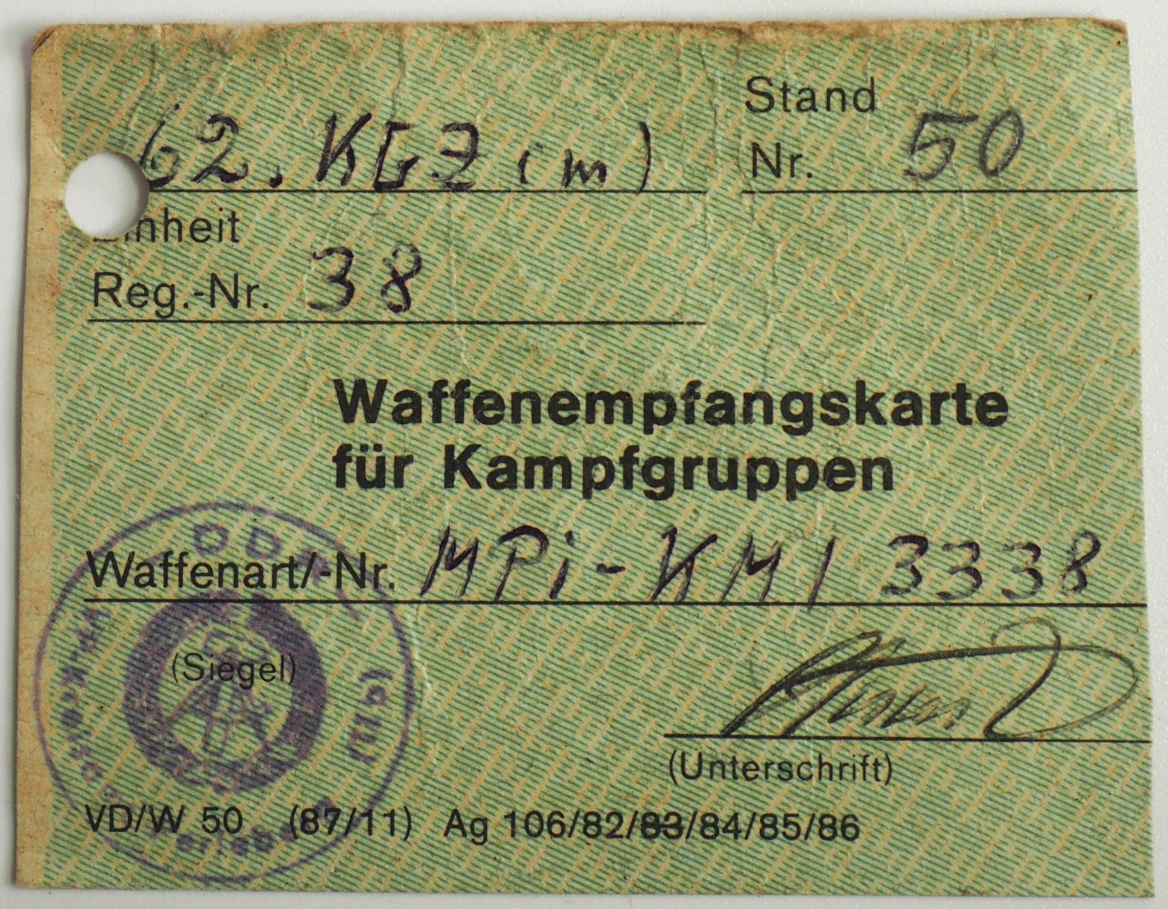 Waffenempfangskarte für Kampfgruppen (DDR Geschichtsmuseum im Dokumentationszentrum Perleberg CC BY-SA)