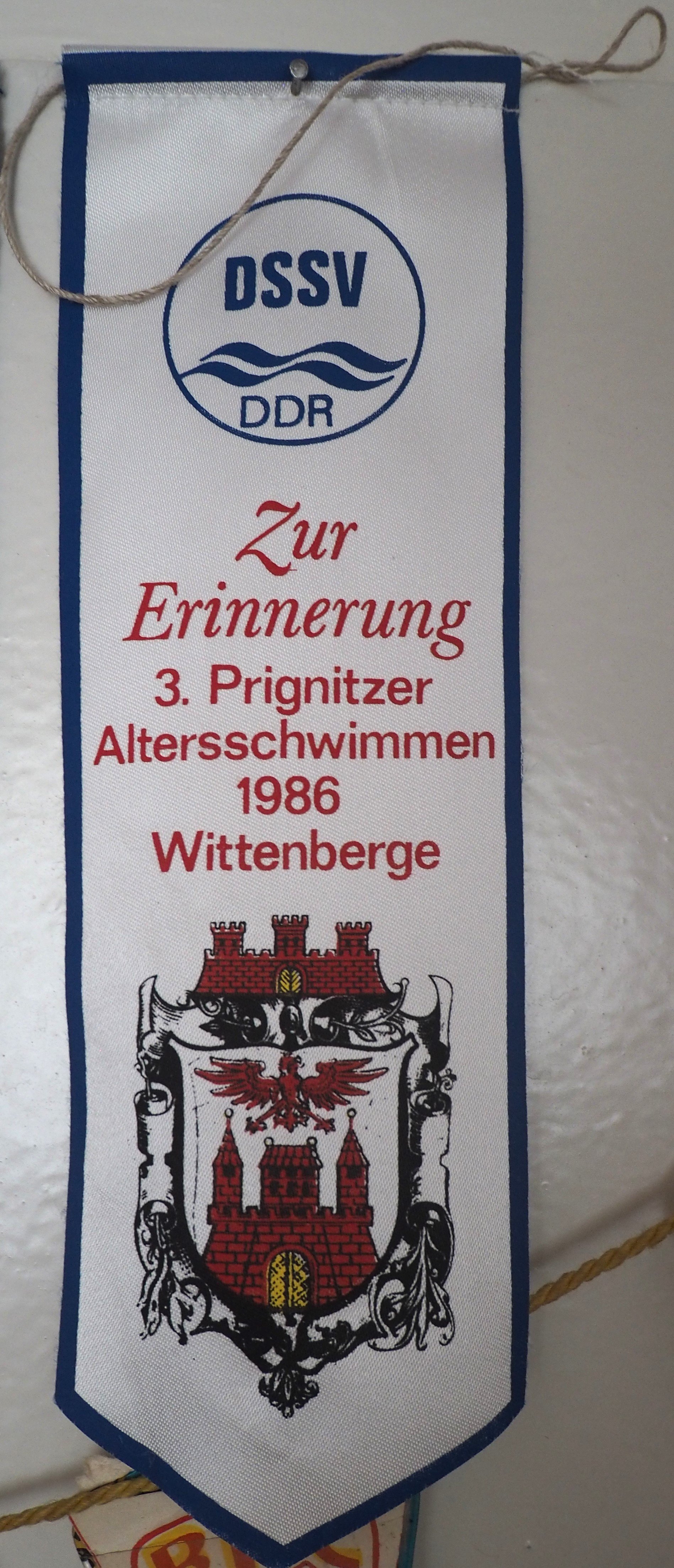 Wimpel: 3. Prignitzer Altersschwimmen 1986 in Wittenberge (DDR Geschichtsmuseum im Dokumentationszentrum Perleberg CC BY-SA)