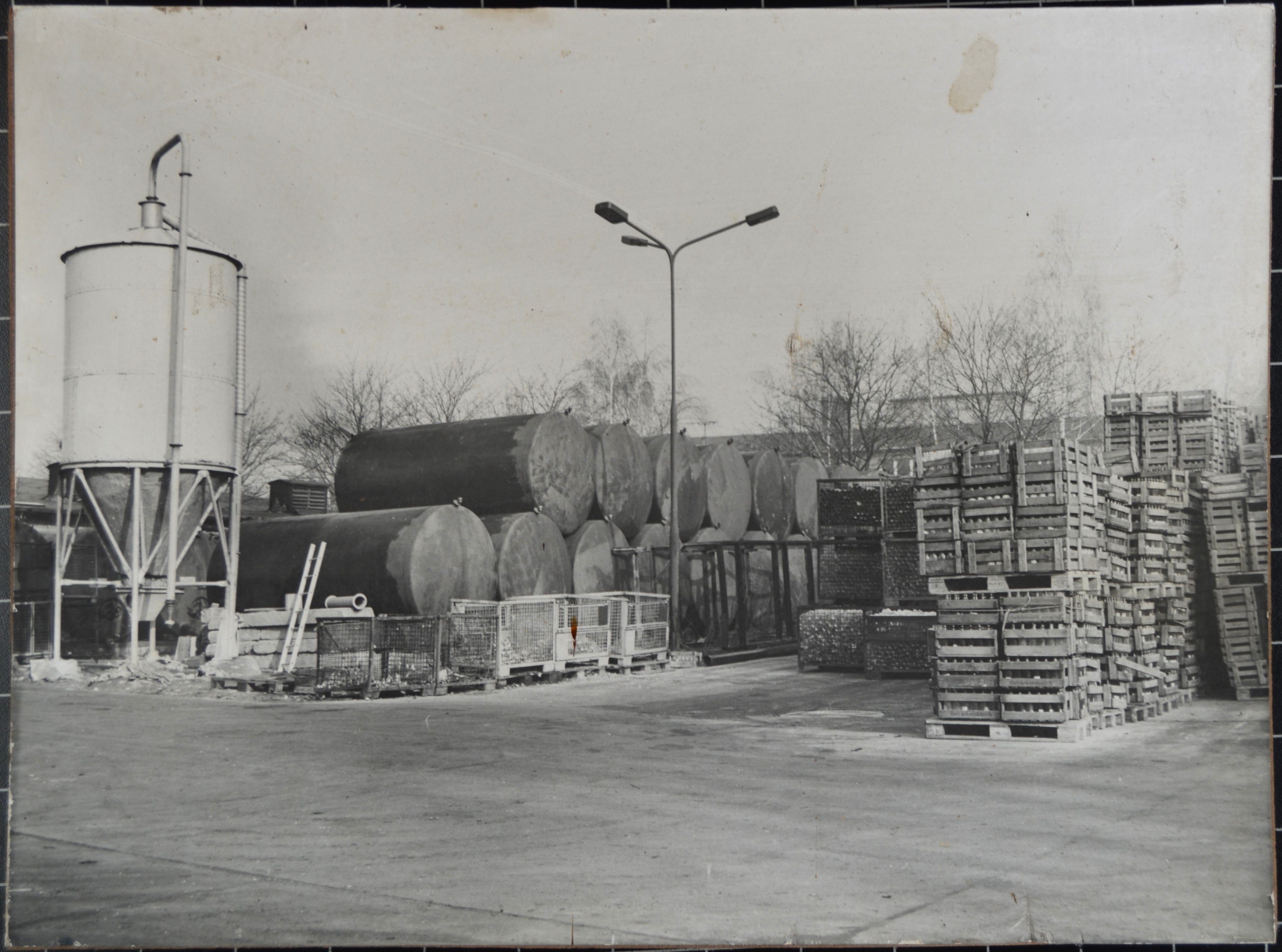 Getränkeproduktion: Betriebsgelände (DDR Geschichtsmuseum im Dokumentationszentrum Perleberg CC BY-SA)