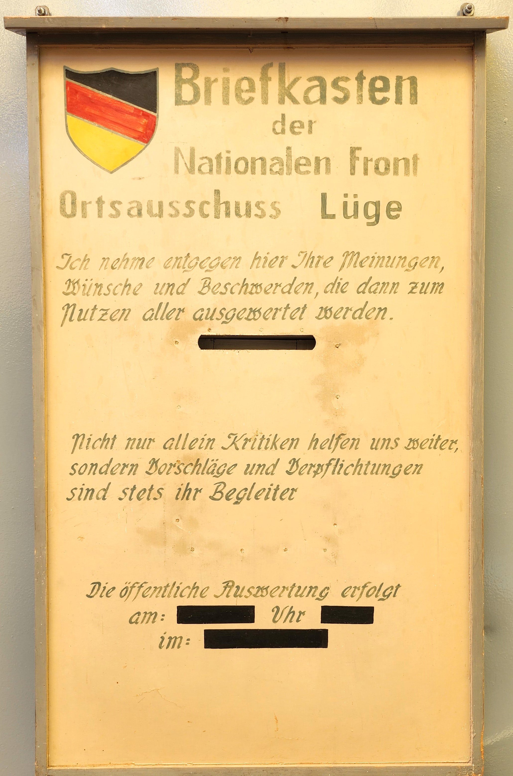 Briefkasten der Nationalen Front, Ortsausschuss Lüge (DDR Geschichtsmuseum im Dokumentationszentrum Perleberg CC BY-SA)