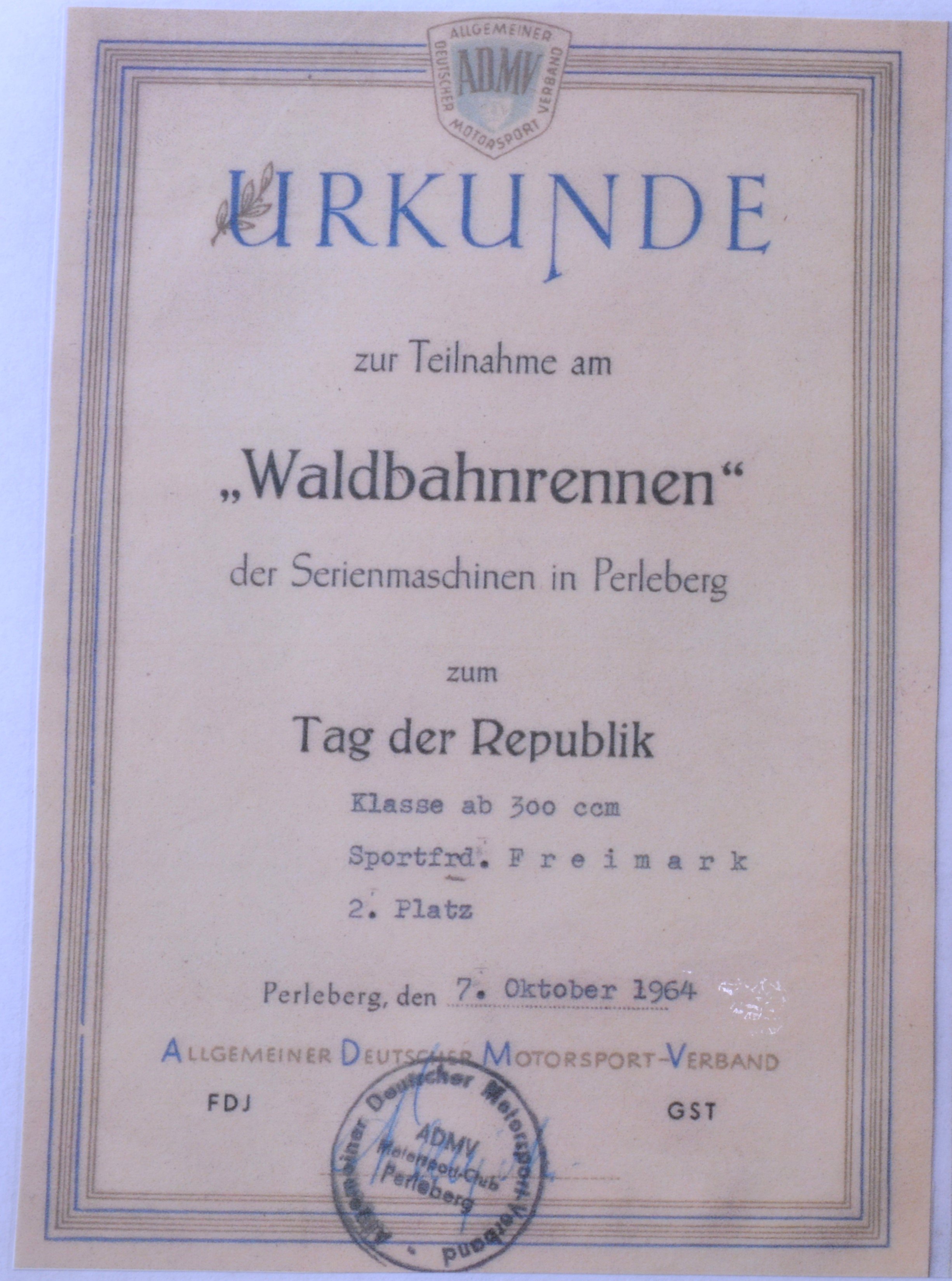 Teilnahmeurkunde "Waldbahnrennen" Hans-Peter Freimark (DDR Geschichtsmuseum im Dokumentationszentrum Perleberg CC BY-SA)