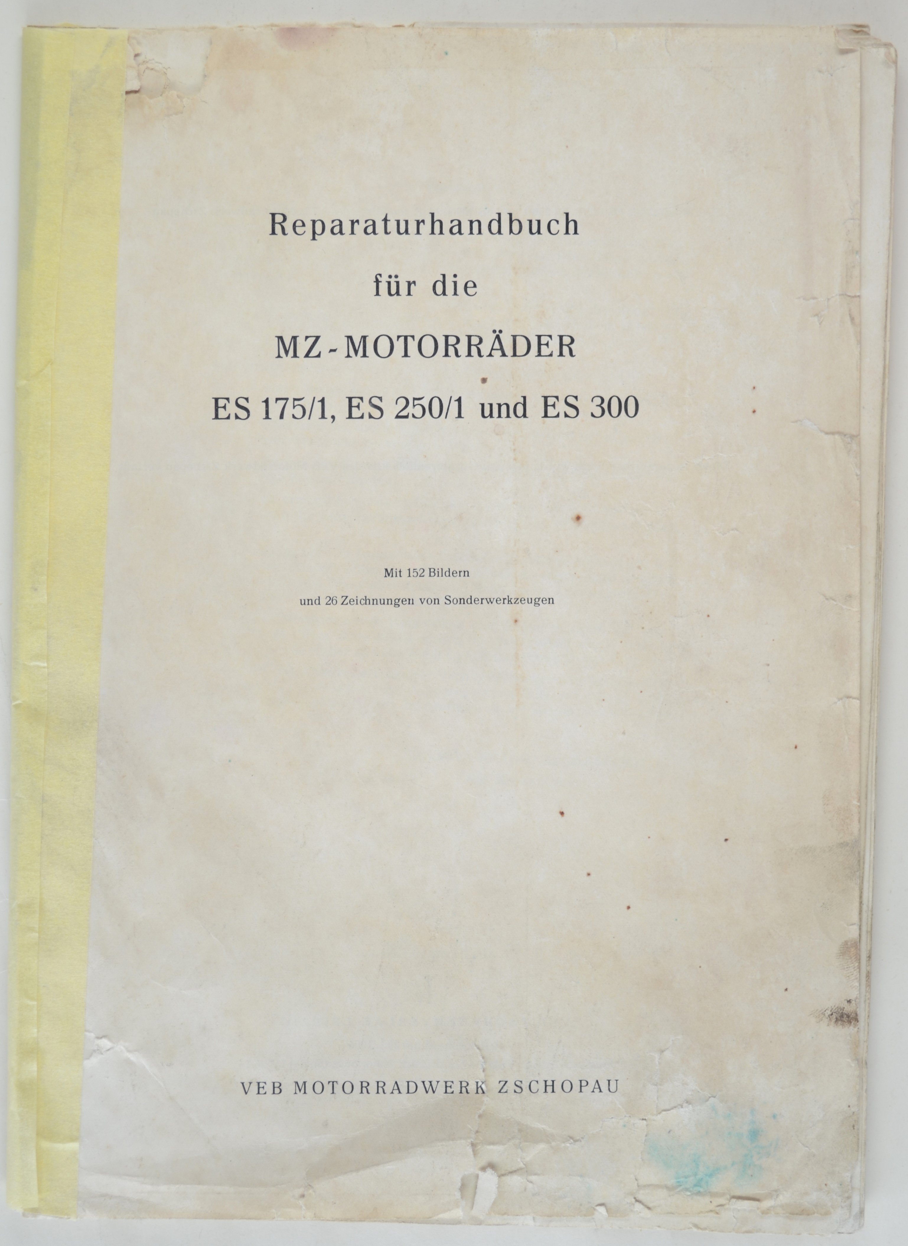 Reparaturenbuch für die MZ ES 300 (DDR Geschichtsmuseum im Dokumentationszentrum Perleberg CC BY-SA)