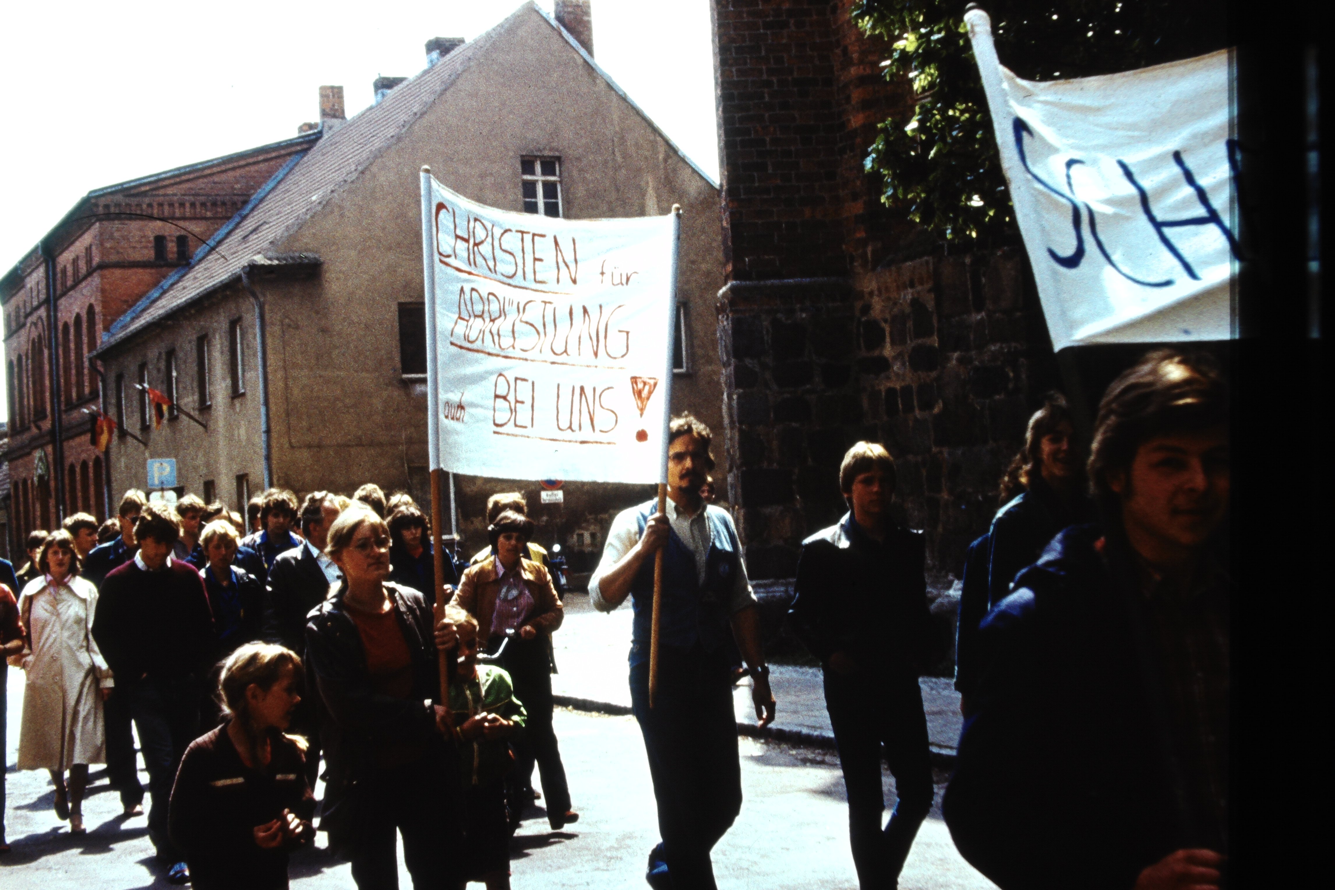 Pfingsttreffen in Kyritz 1982: "Christen für Abrüstung auch bei uns!" (DDR Geschichtsmuseum im Dokumentationszentrum Perleberg CC BY-SA)