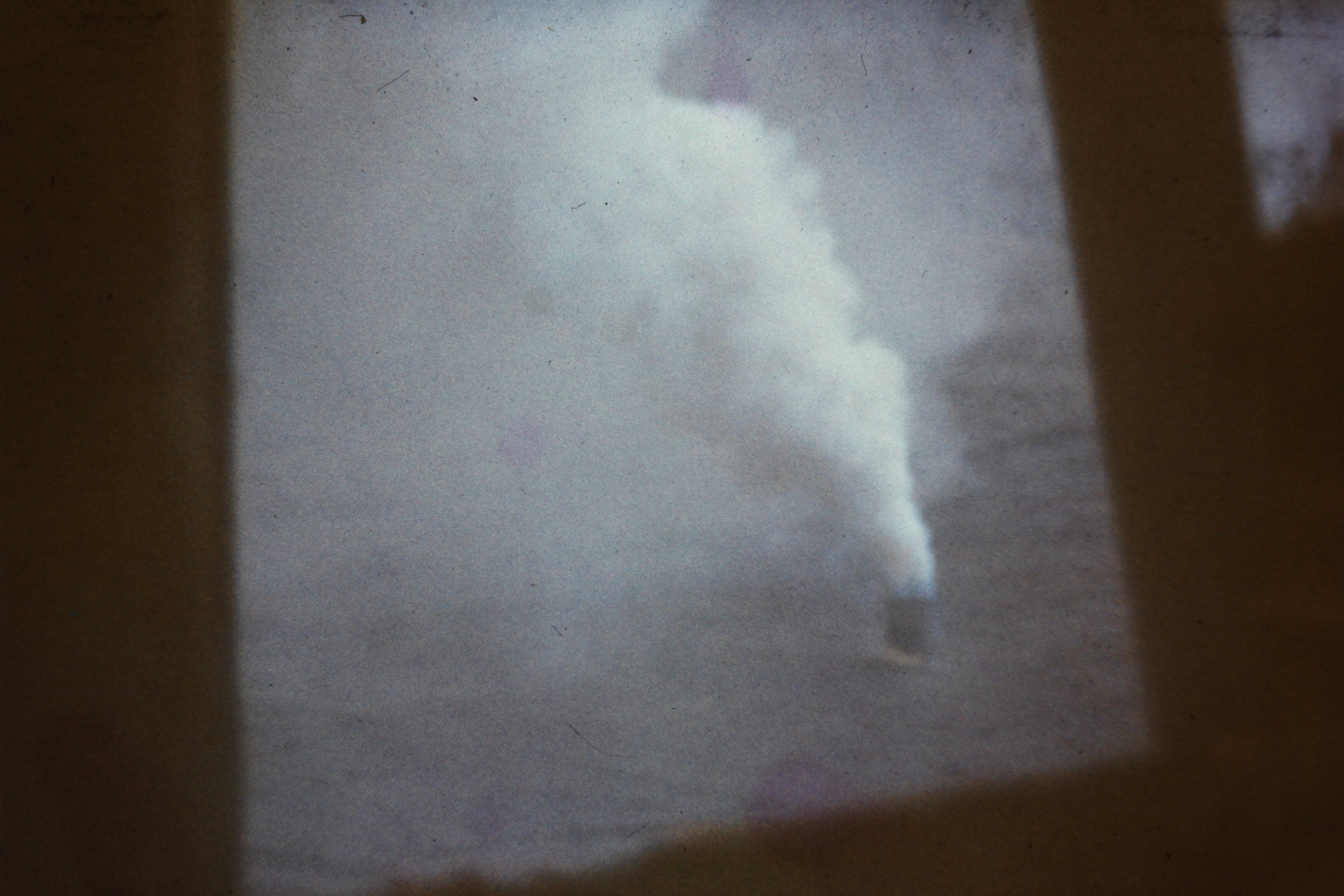 Atomschlagübung "Dosse 83": Entzündete Rauchgranate vor dem Haus der Freimarks (DDR Geschichtsmuseum im Dokumentationszentrum Perleberg CC BY-SA)