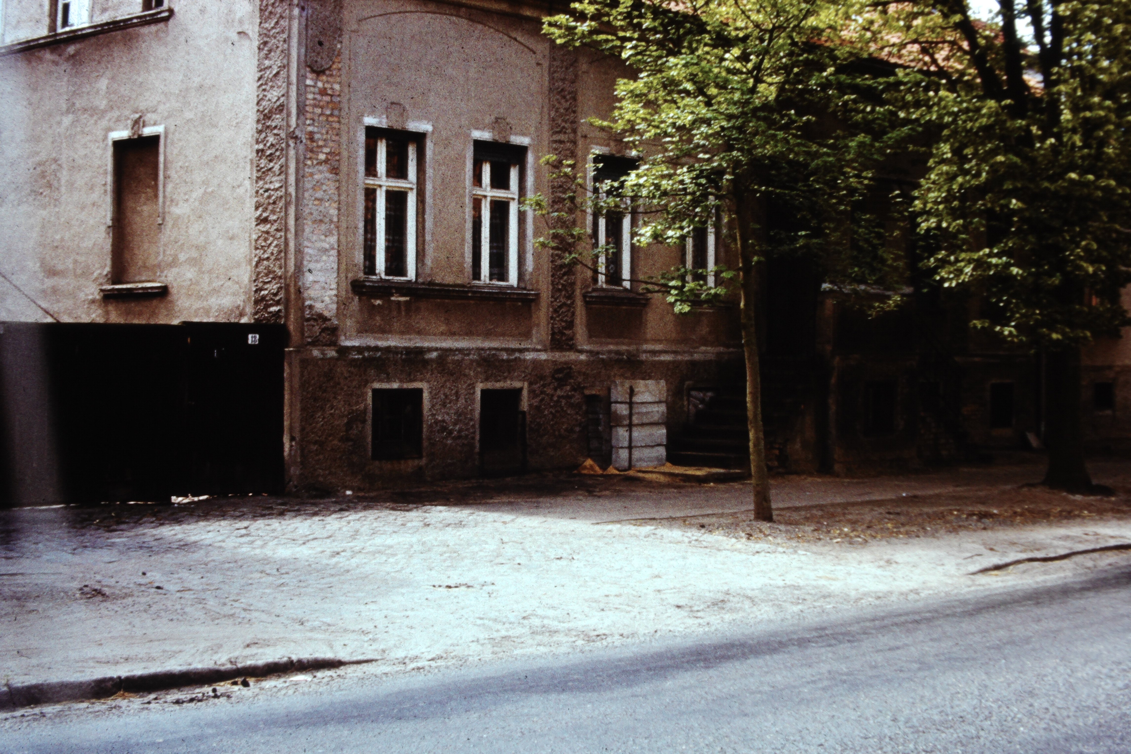 Atomschlagübung "Dosse 83": Verbarrikadierung von Kellerfenstern (DDR Geschichtsmuseum im Dokumentationszentrum Perleberg CC BY-SA)