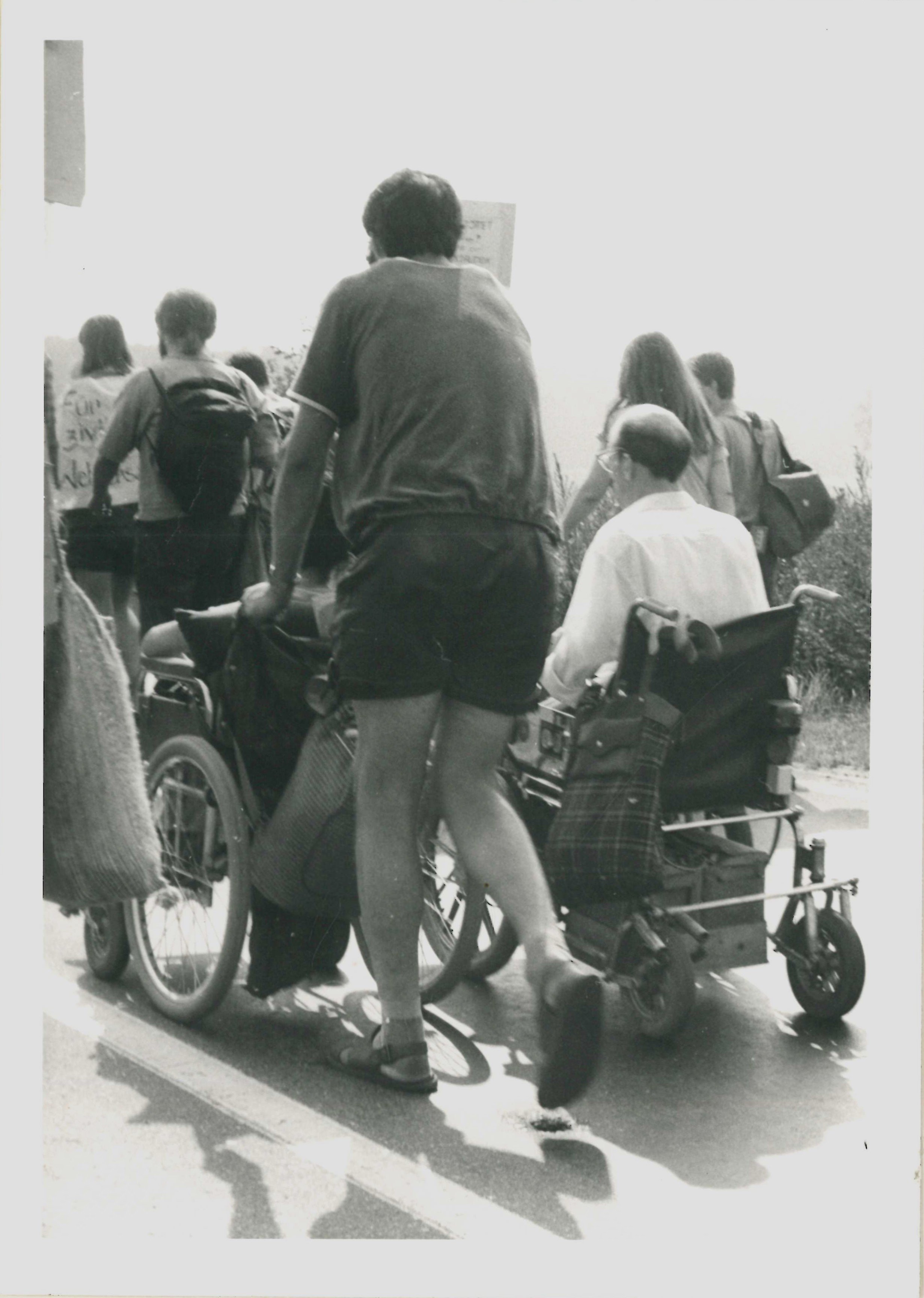 Olof-Palme-Marsch 1987: Teilnehmer in Rollstühlen (DDR Geschichtsmuseum im Dokumentationszentrum Perleberg CC BY-SA)