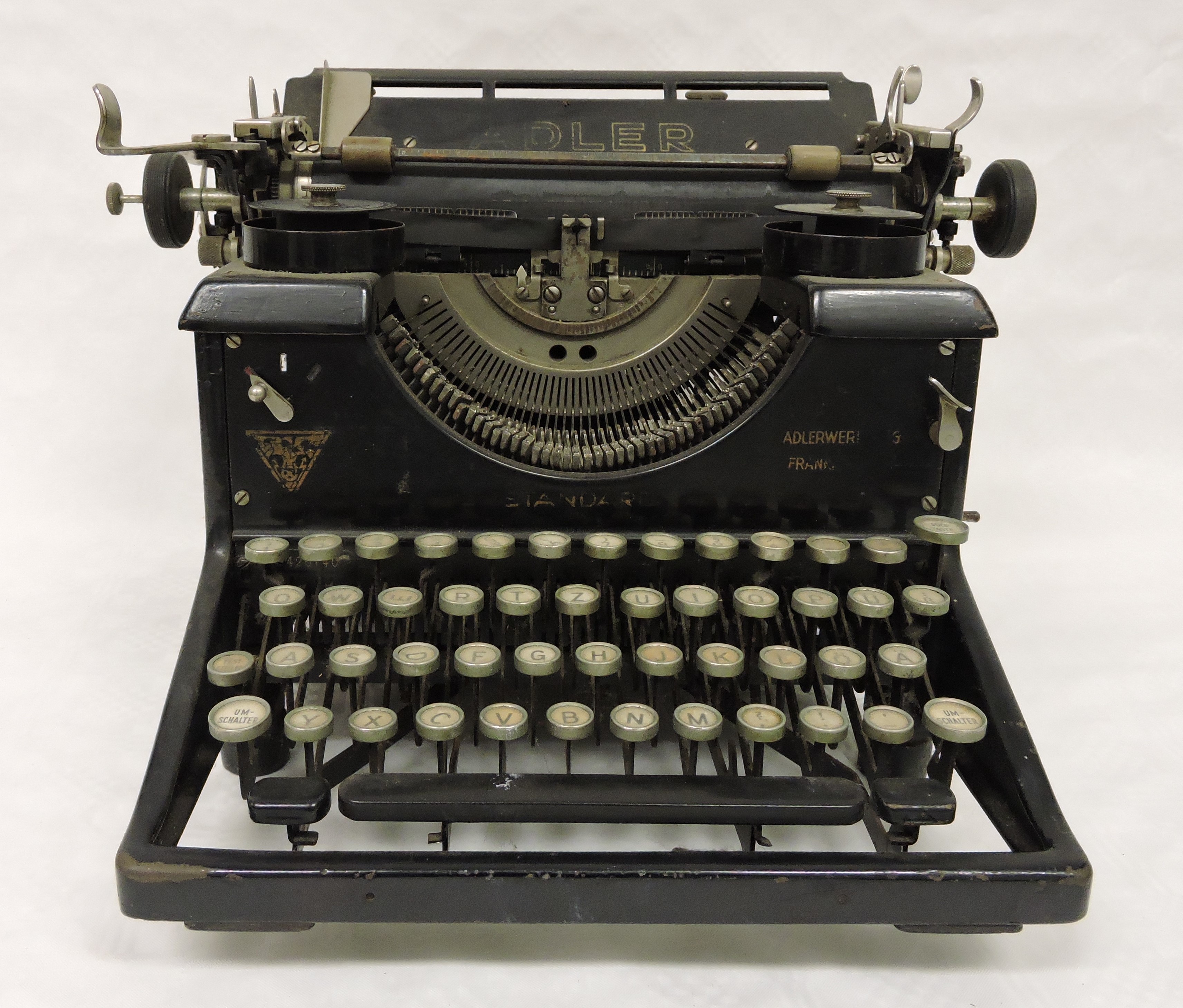 Schreibmaschine mit Vorschubtypen "Adler" (Heimatverein Teltow CC BY-NC-SA)