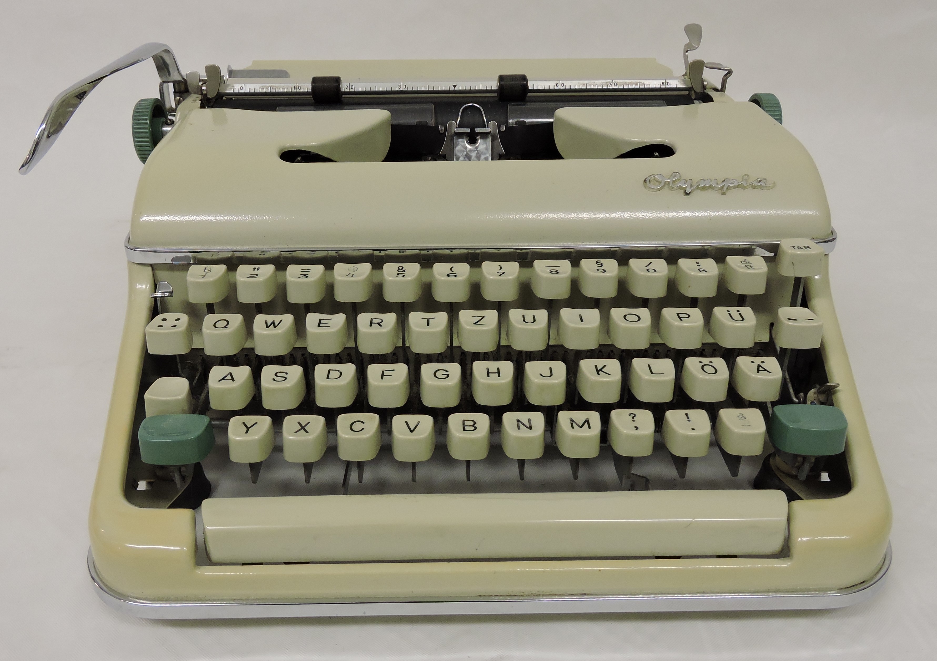 Schreibmaschine "Olympia" mit Frakturschrift (Heimatverein Teltow CC BY-NC-SA)
