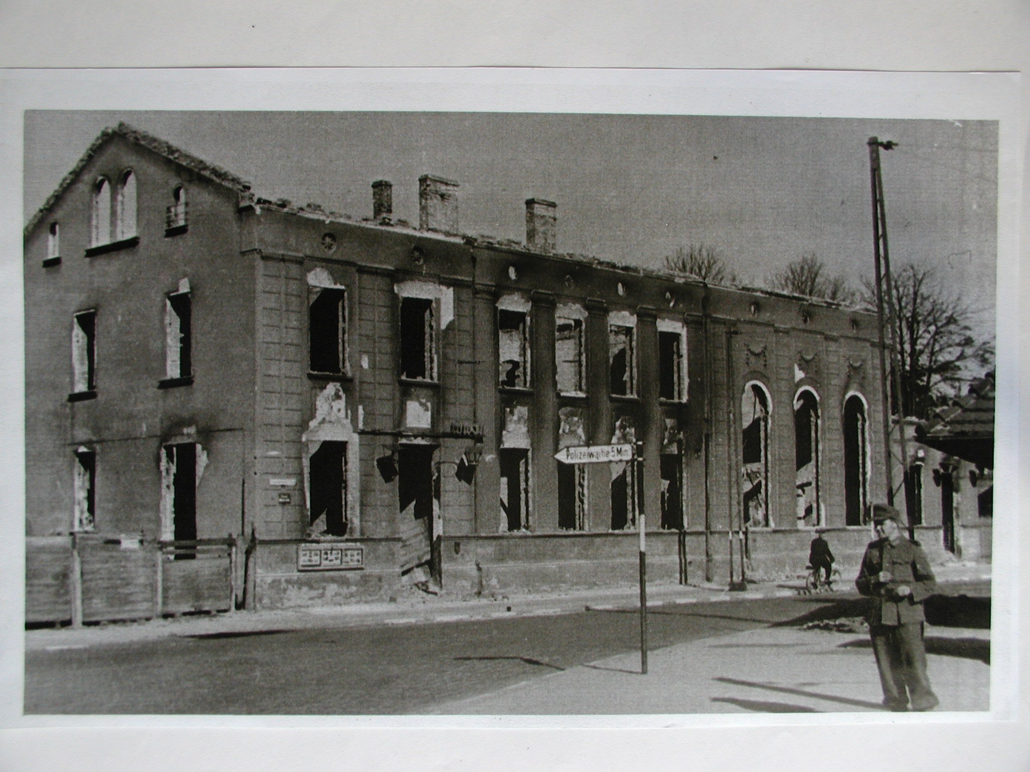 FOTOS: 1943 – Zehlendorfer str. nach der Zerstörun (Heimatmuseum Stadt Teltow CC BY-NC-SA)