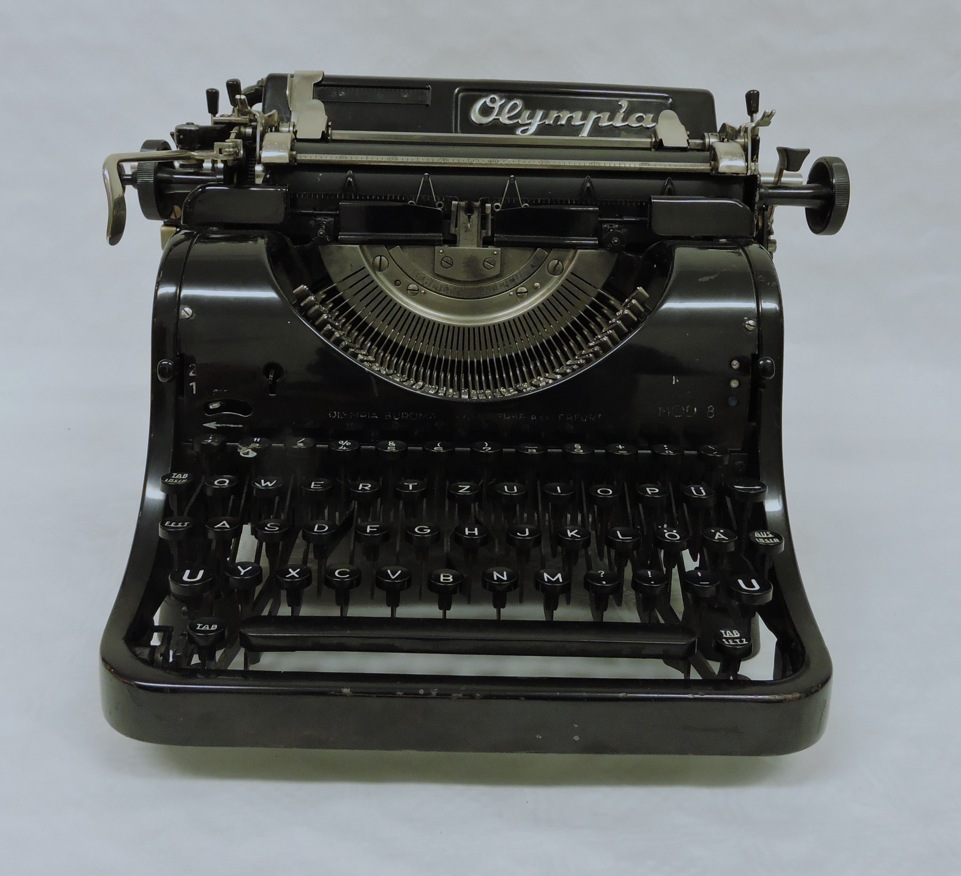 Schreibmaschine "Olympia" schwarz um 1930 (Heimatverein Teltow CC BY-NC-SA)