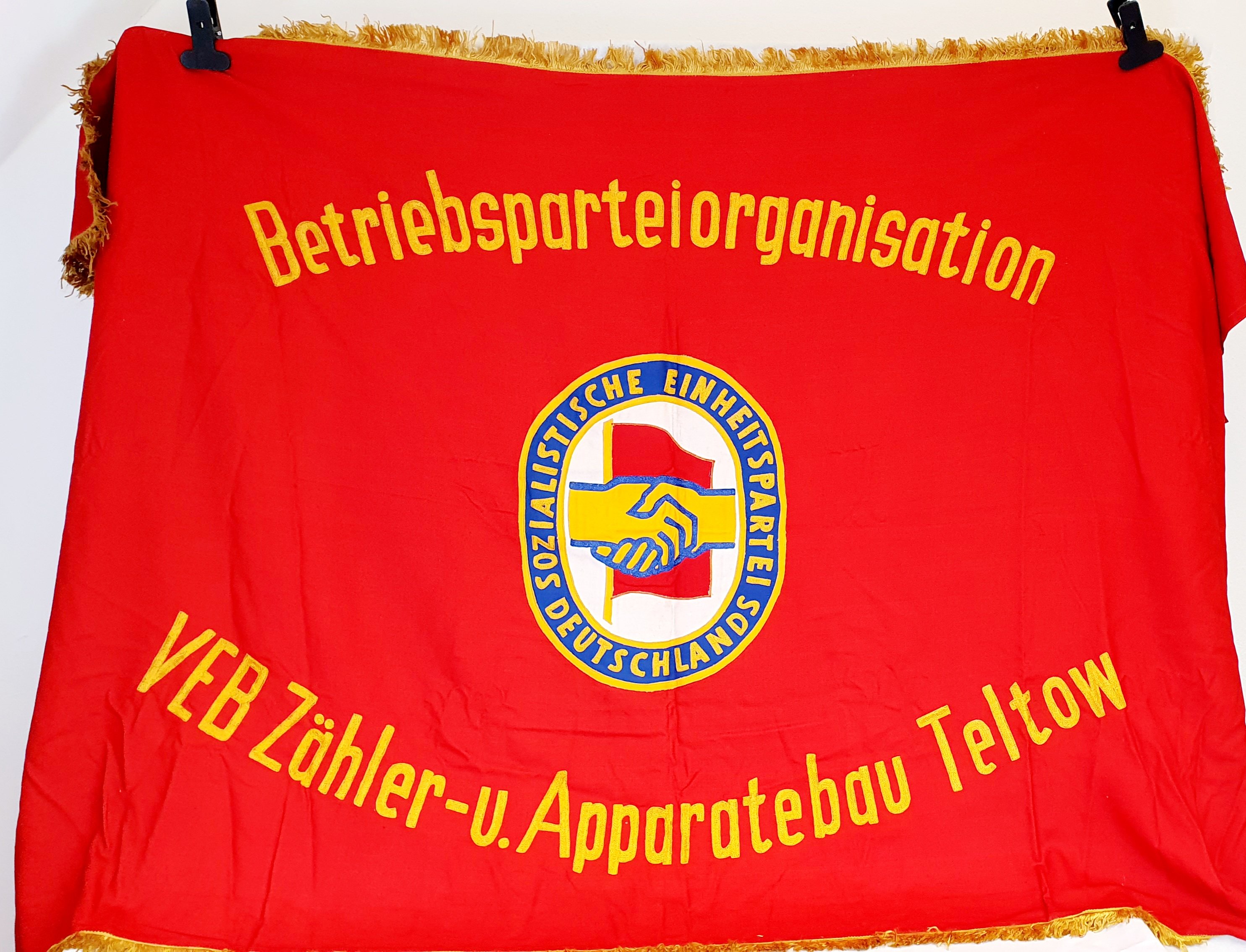 Fahne der SED-Betriebsparteiorganisation (Heimatmuseum Stadt Teltow CC BY-NC-SA)