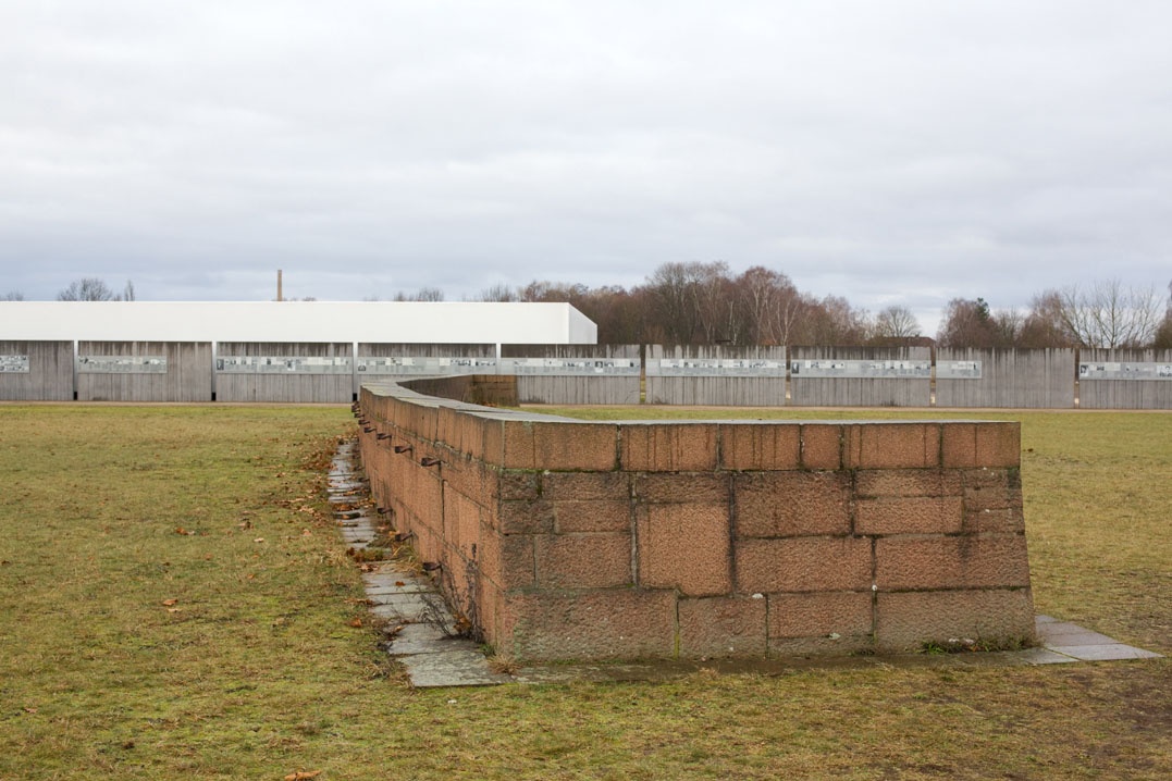 Freifläche vor der Neugestaltung (2010) (Gedenkstätte und Museum Sachsenhausen CC BY-NC-SA)