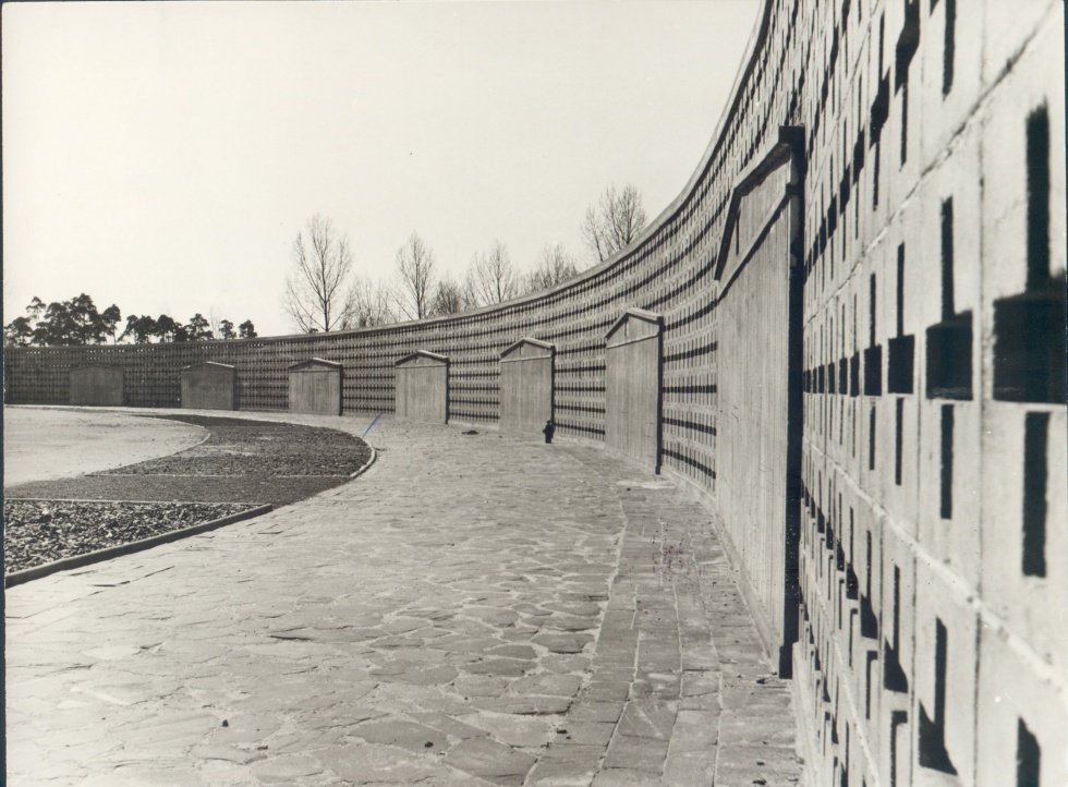 Ringmauer und Schuhprüfstrecke (1961) (Gedenkstätte und Museum Sachsenhausen CC BY-NC-SA)
