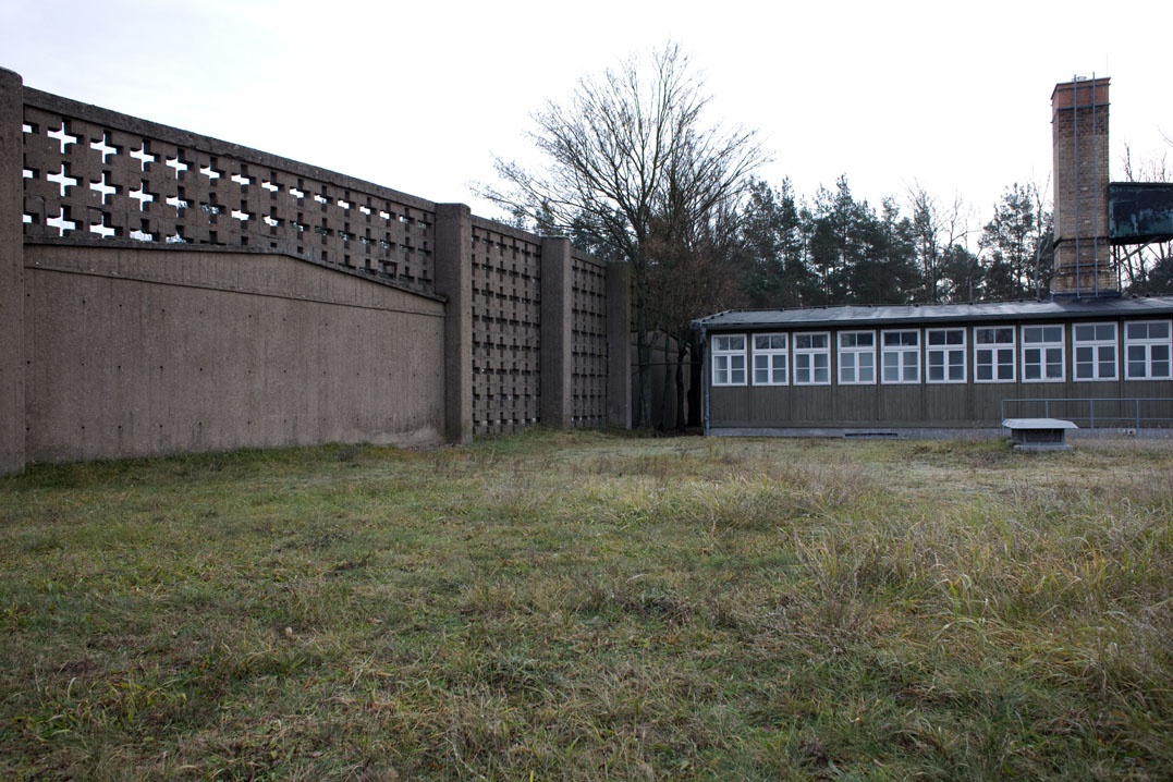 Freifläche vor der Neugestaltung (2010) (Gedenkstätte und Museum Sachsenhausen CC BY-NC-SA)