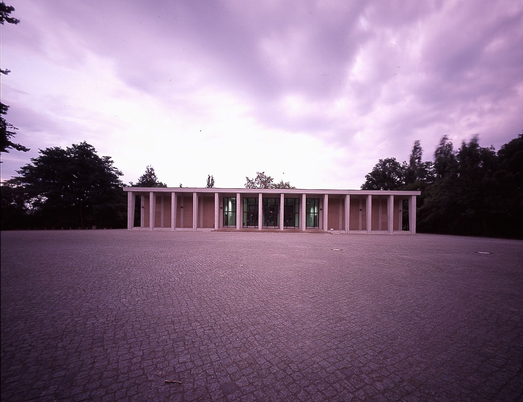Außenaufnahme &quot;Neues Museum&quot; (Gedenkstätte und Museum Sachsenhausen CC BY-NC-SA)