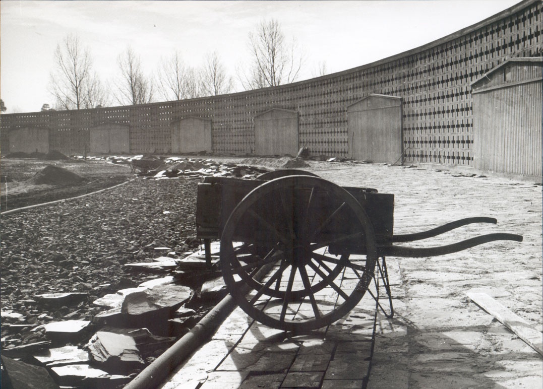 Ringmauer und Schuhprüfstrecke (1961) (Gedenkstätte und Museum Sachsenhausen CC BY-NC-SA)