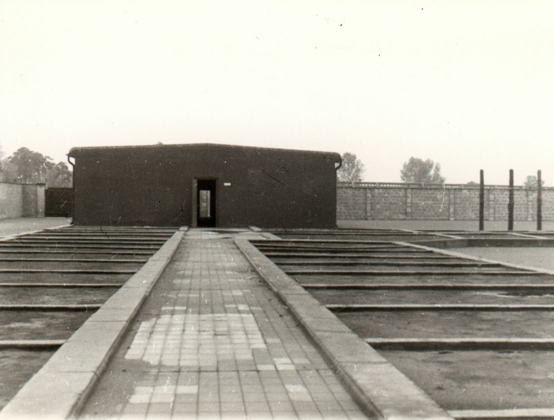 Außenansicht des Zellenbaus (1961) (Gedenkstätte und Museum Sachsenhausen CC BY-NC-SA)