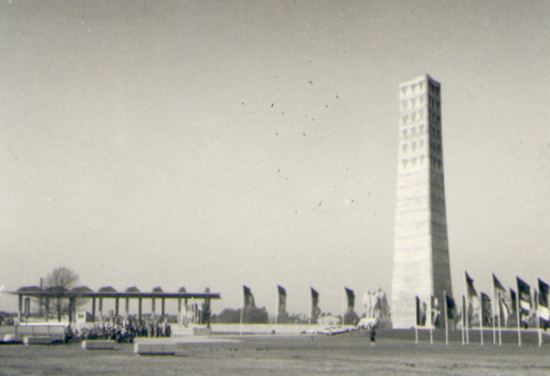 Nationale Mahn- und Gedenkstätte (1961) (Gedenkstätte und Museum Sachsenhausen CC BY-NC-SA)