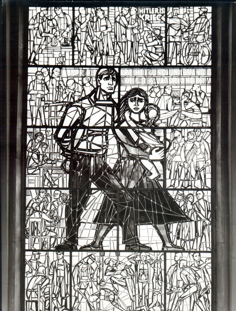 Teil des Glastriptychon von Walter Womacka, gewidmet dem Freiheitskampf der europäischen Völker  (Gedenkstätte und Museum Sachsenhausen CC BY-NC-SA)