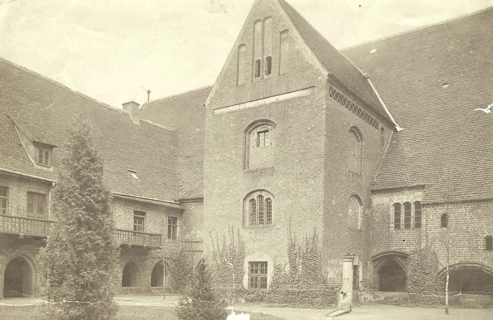 Klosterinnenhof mit Archivturm (Museum Kloster Stift zum Heiligengrabe CC BY-NC-SA)