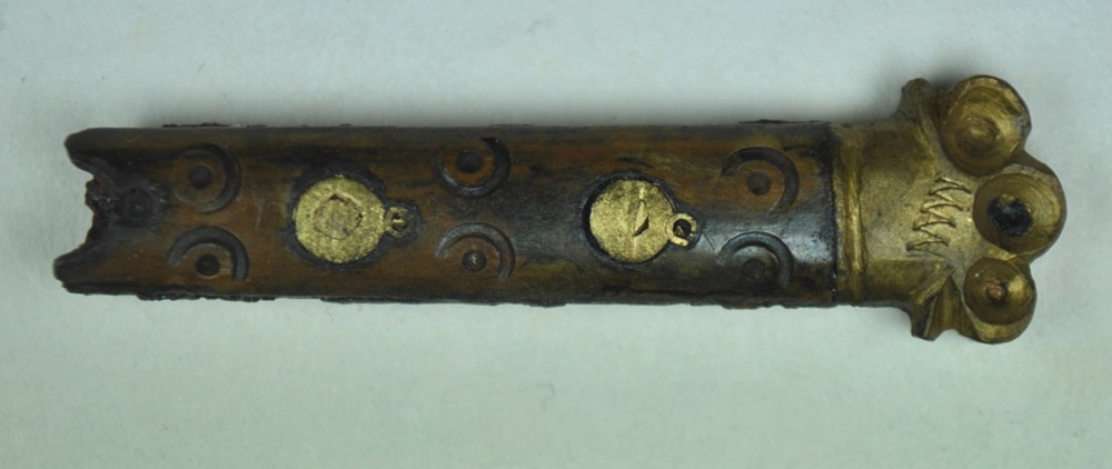 Fragment eines Messergriffs mit Applikation am Ende (Dominikanerkloster Prenzlau CC BY-NC-SA)
